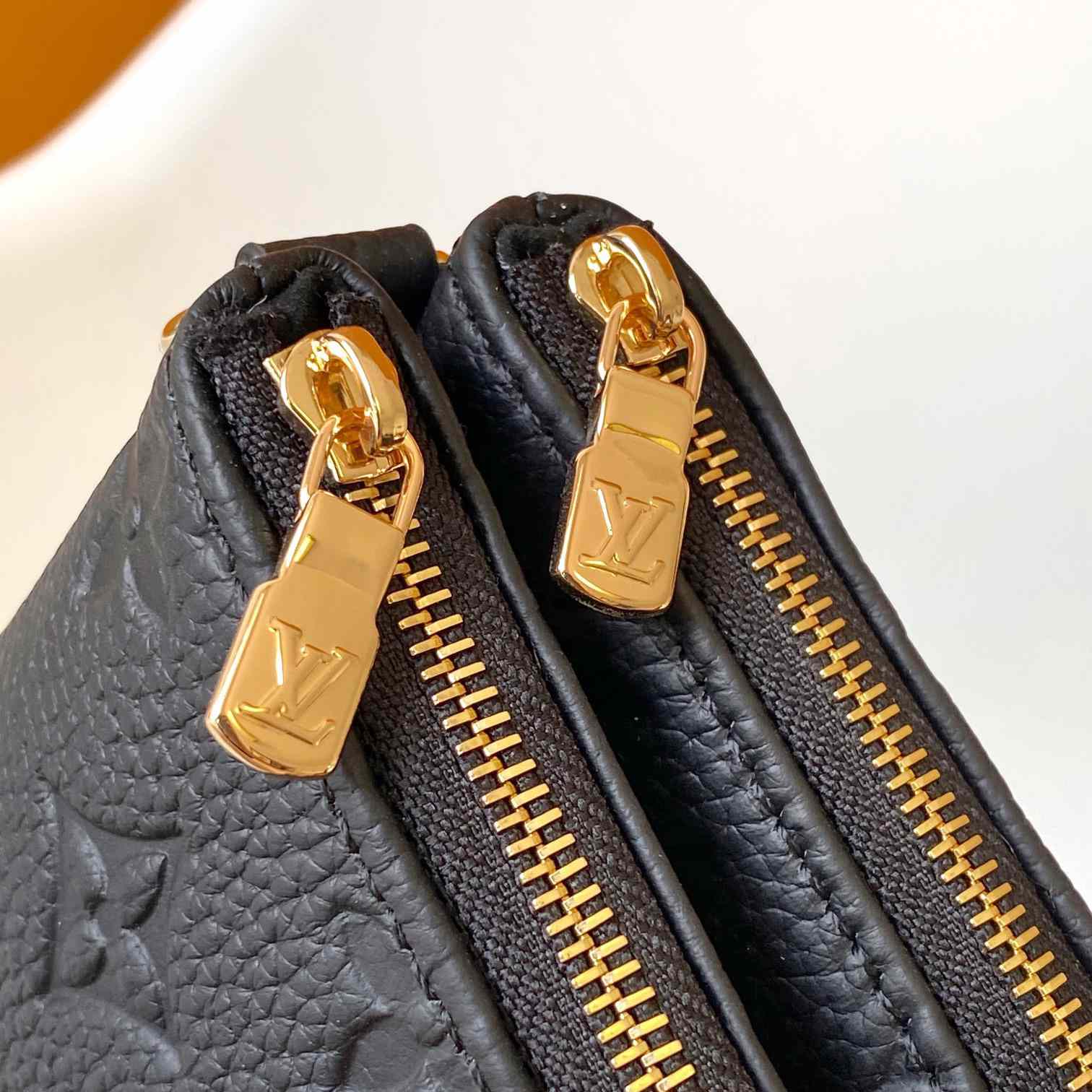 Louis Vuitton Liv Pochette  M83301 - EUR FASHION