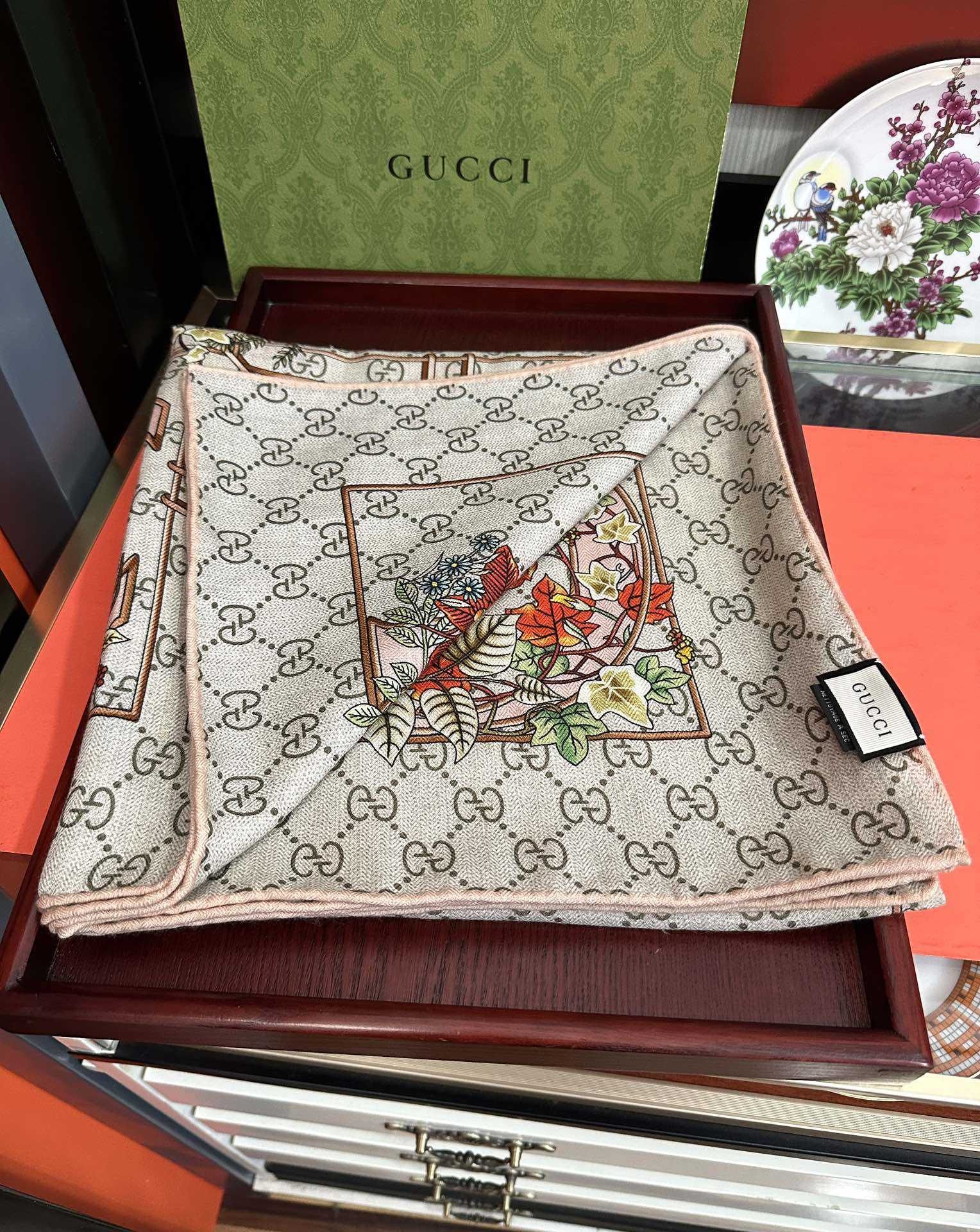 Gucci Scarf    140x140cm - EUR FASHION