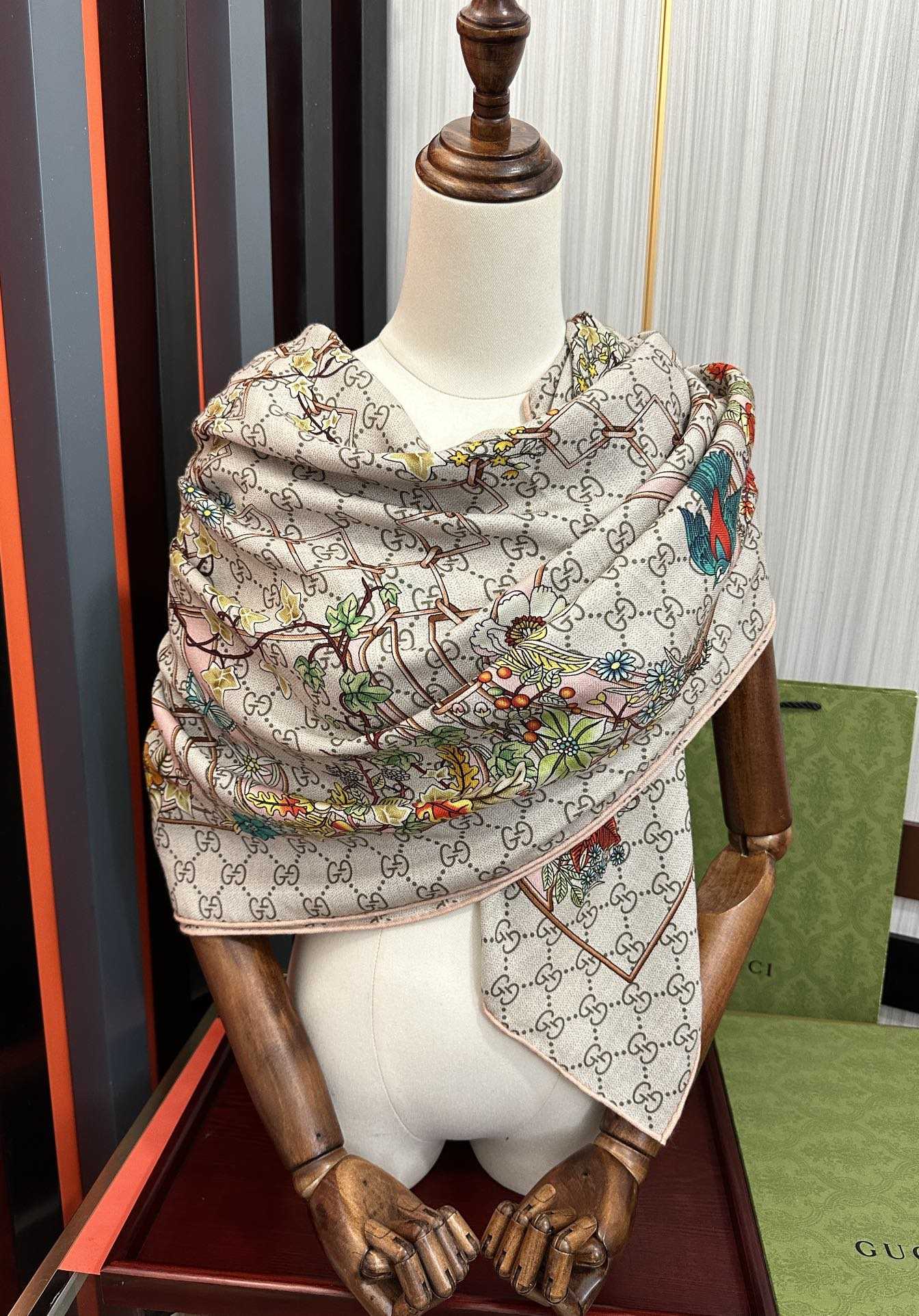 Gucci Scarf    140x140cm - EUR FASHION