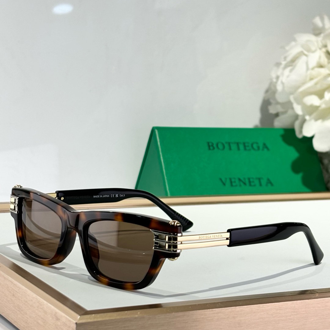 Bottega Veneta Bolt Squared Sunglasses - EUR FASHION