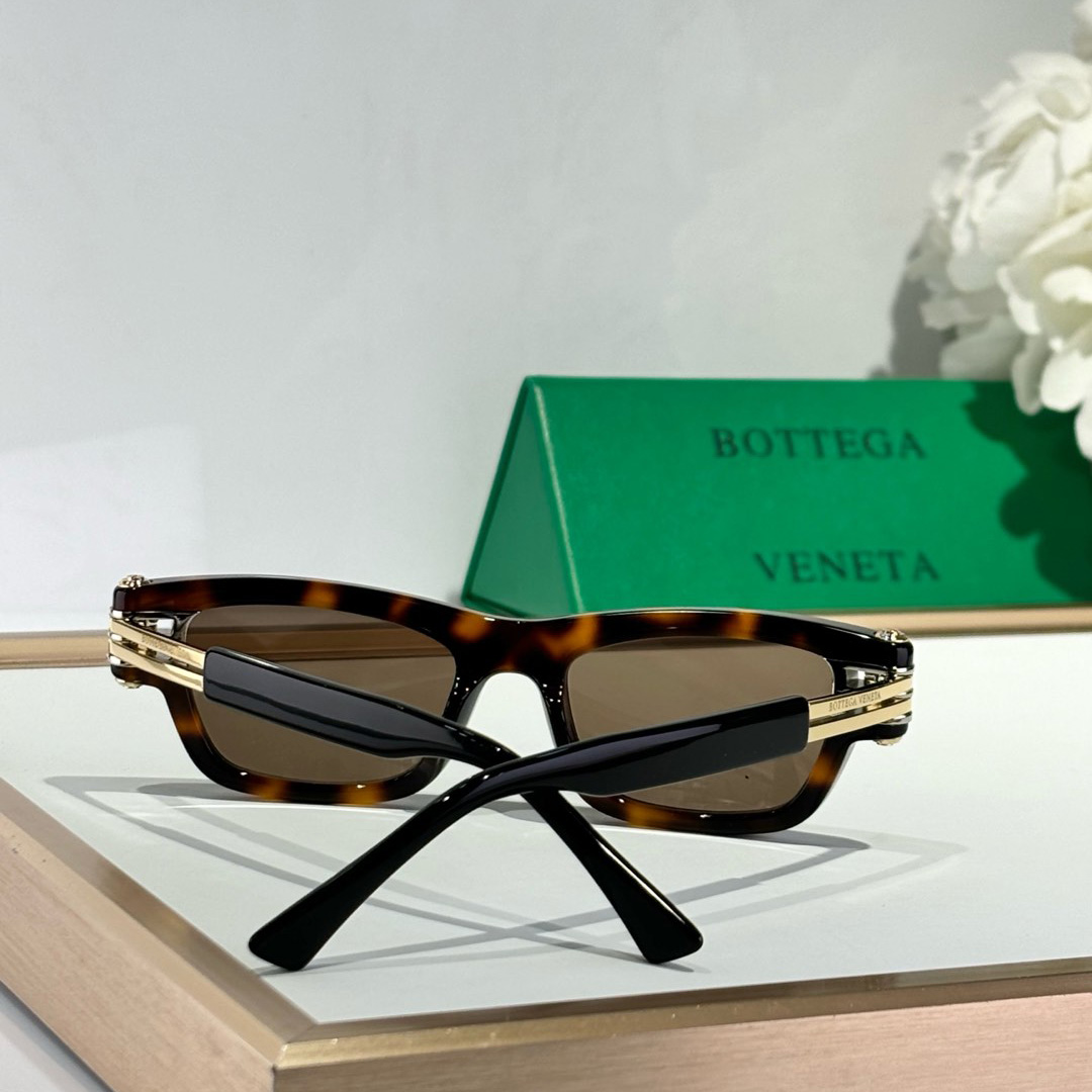 Bottega Veneta Bolt Squared Sunglasses - EUR FASHION