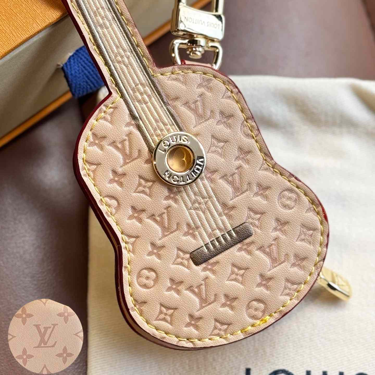 Louis Vuitton Guitar Pouch Bag Charm   M02032 - EUR FASHION