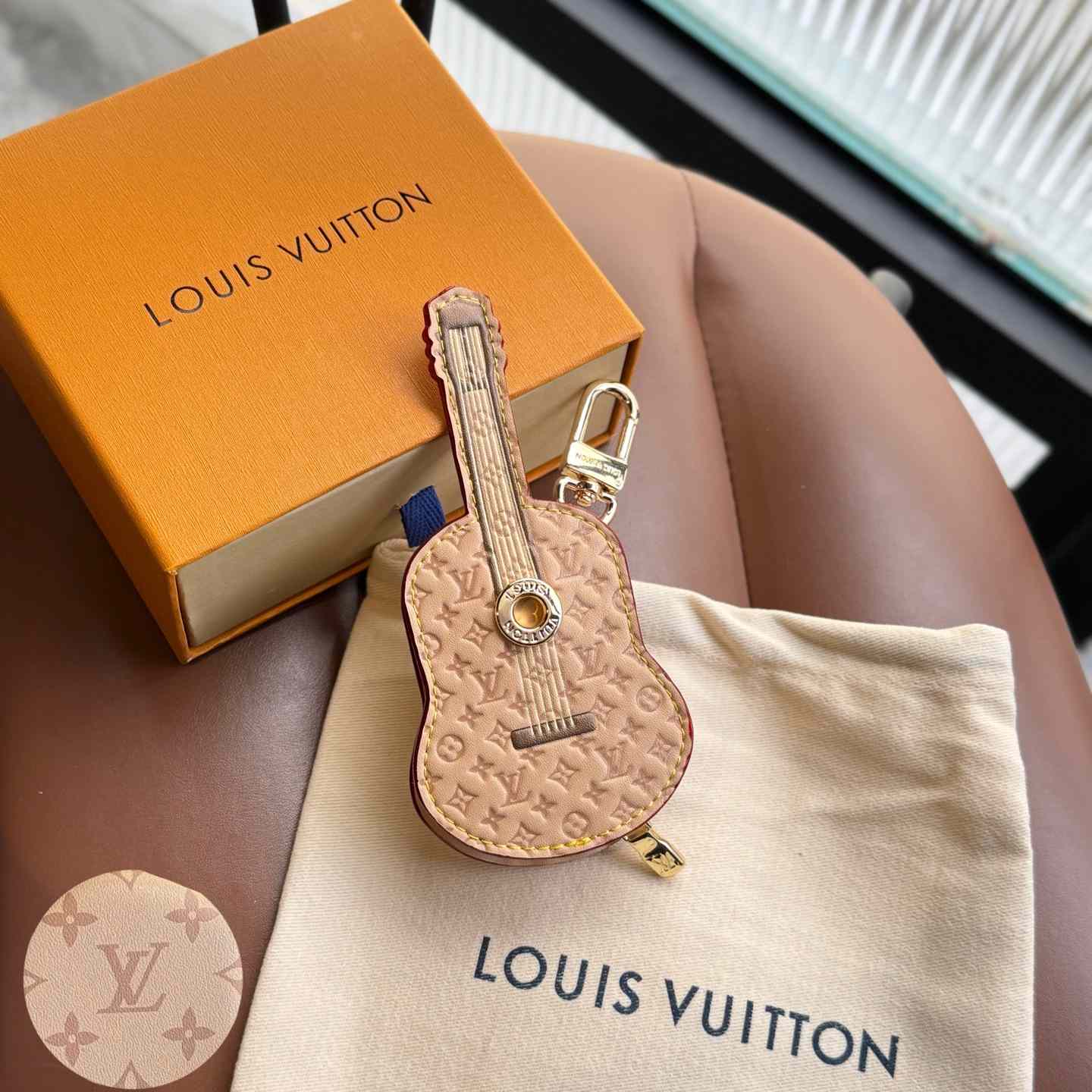 Louis Vuitton Guitar Pouch Bag Charm   M02032 - EUR FASHION