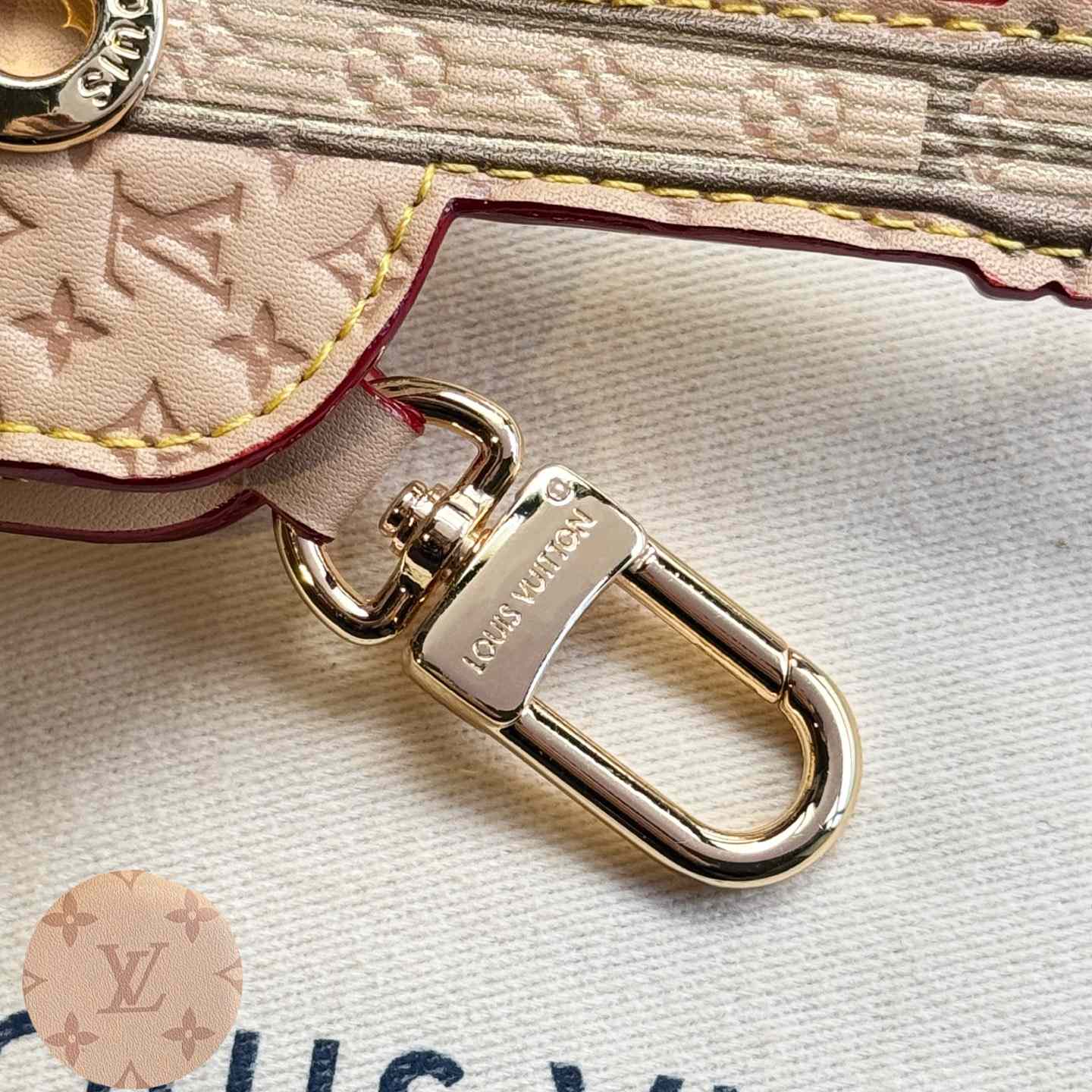 Louis Vuitton Guitar Pouch Bag Charm   M02032 - EUR FASHION