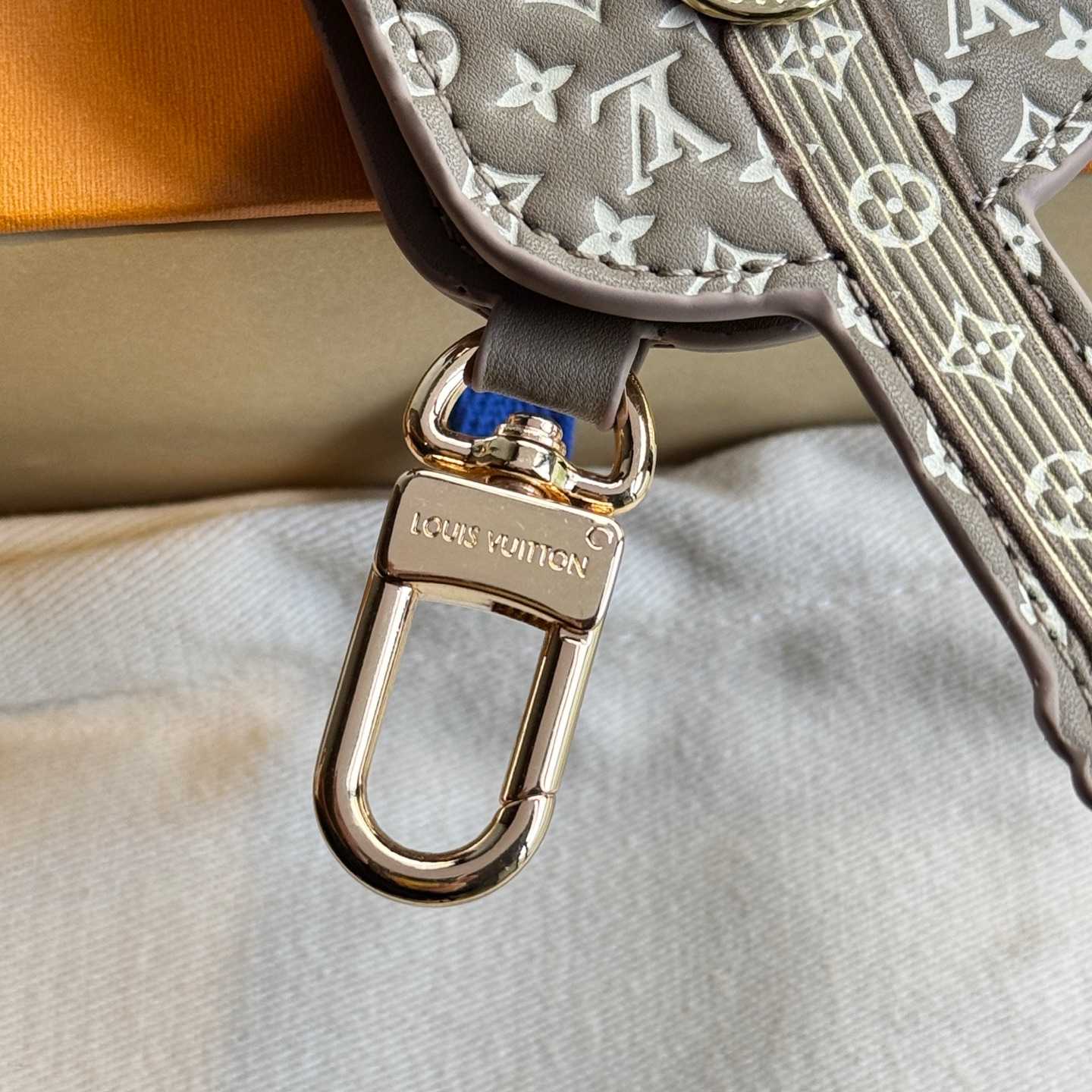 Louis Vuitton Guitar Pouch Bag Charm   M02032 - EUR FASHION