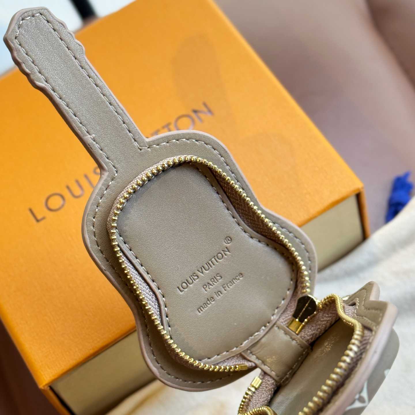 Louis Vuitton Guitar Pouch Bag Charm   M02032 - EUR FASHION