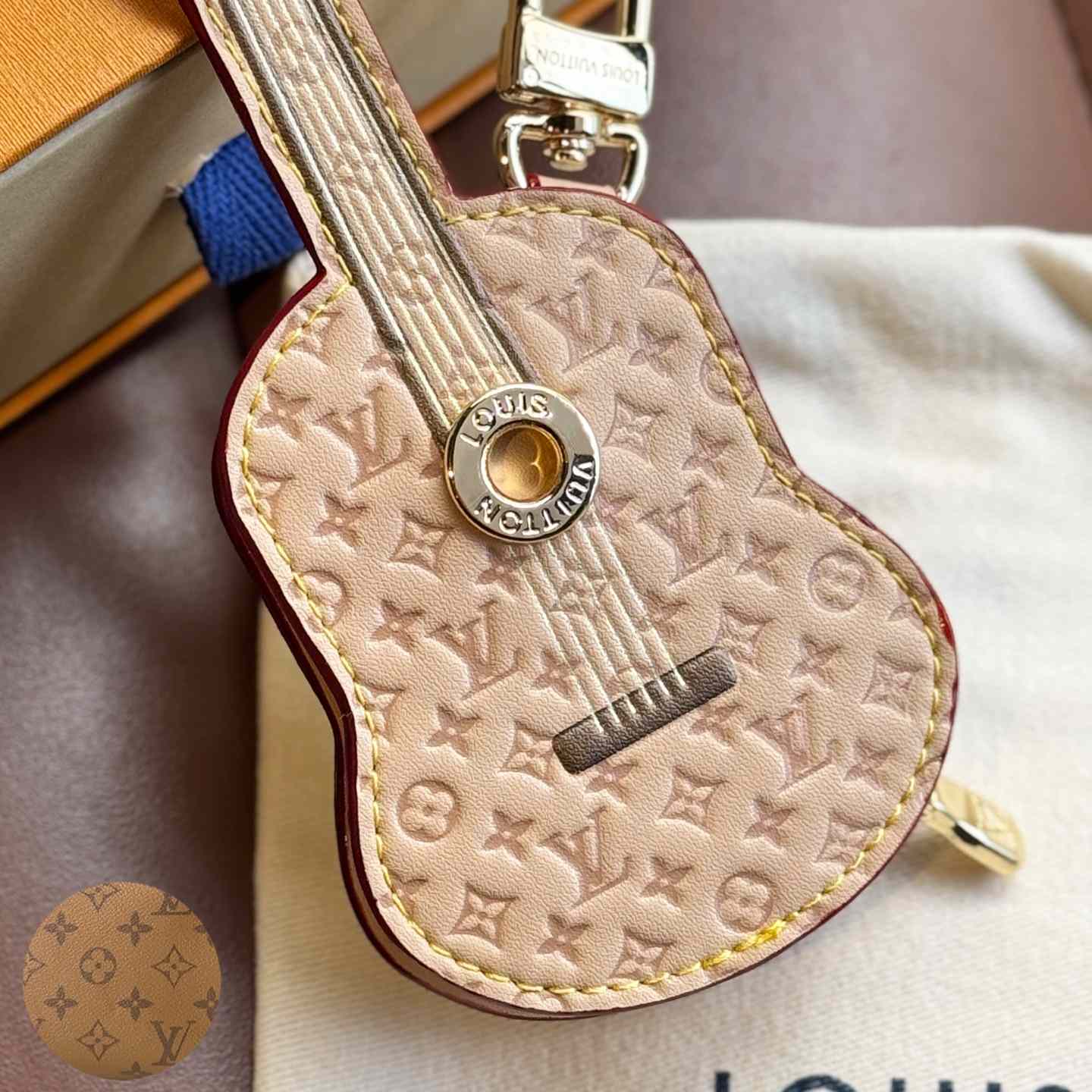 Louis Vuitton Guitar Pouch Bag Charm   M02032 - EUR FASHION