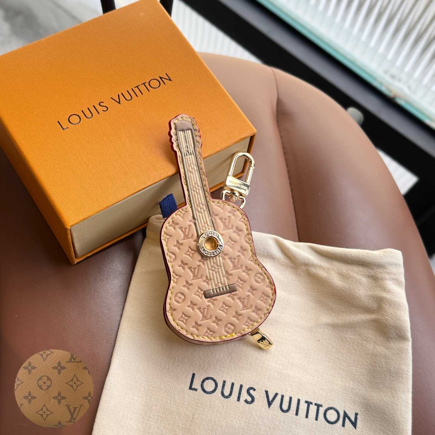 Louis Vuitton Guitar Pouch Bag Charm   M02032 - EUR FASHION