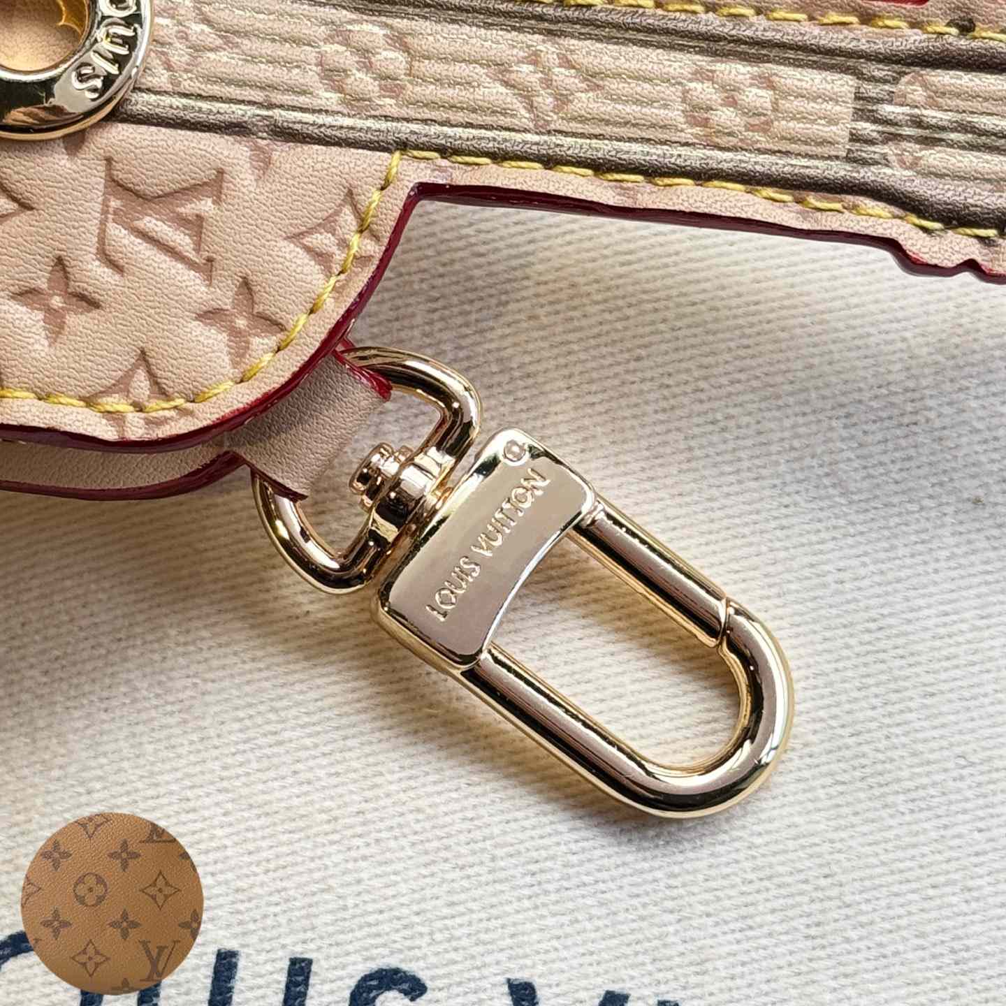 Louis Vuitton Guitar Pouch Bag Charm   M02032 - EUR FASHION