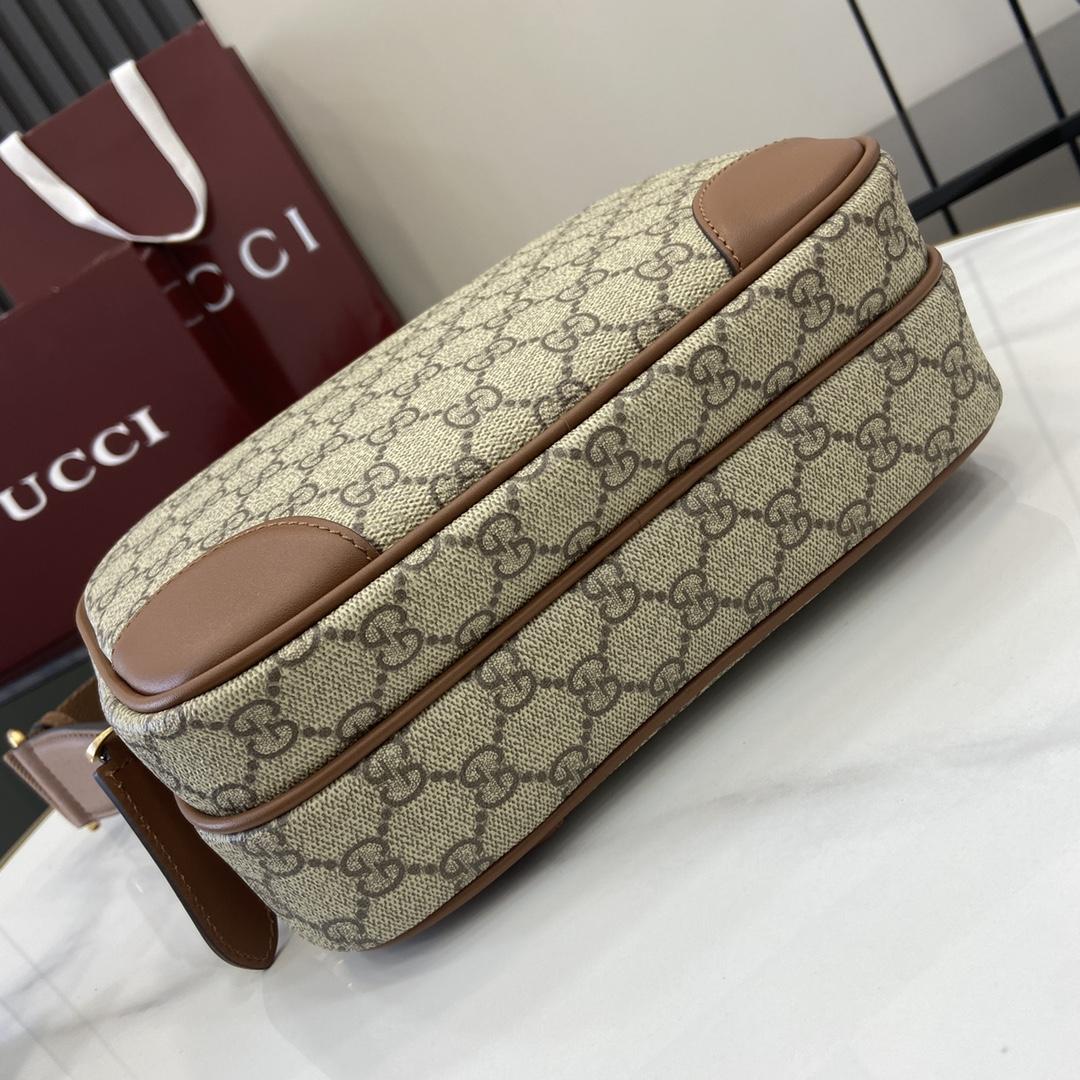 Gucci GG Emblem Medium Crossbody Bag - EUR FASHION