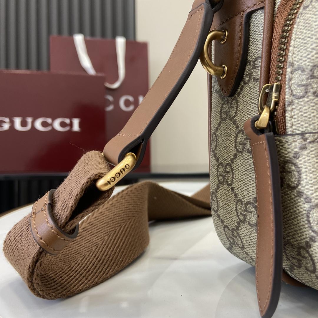 Gucci GG Emblem Medium Crossbody Bag - EUR FASHION