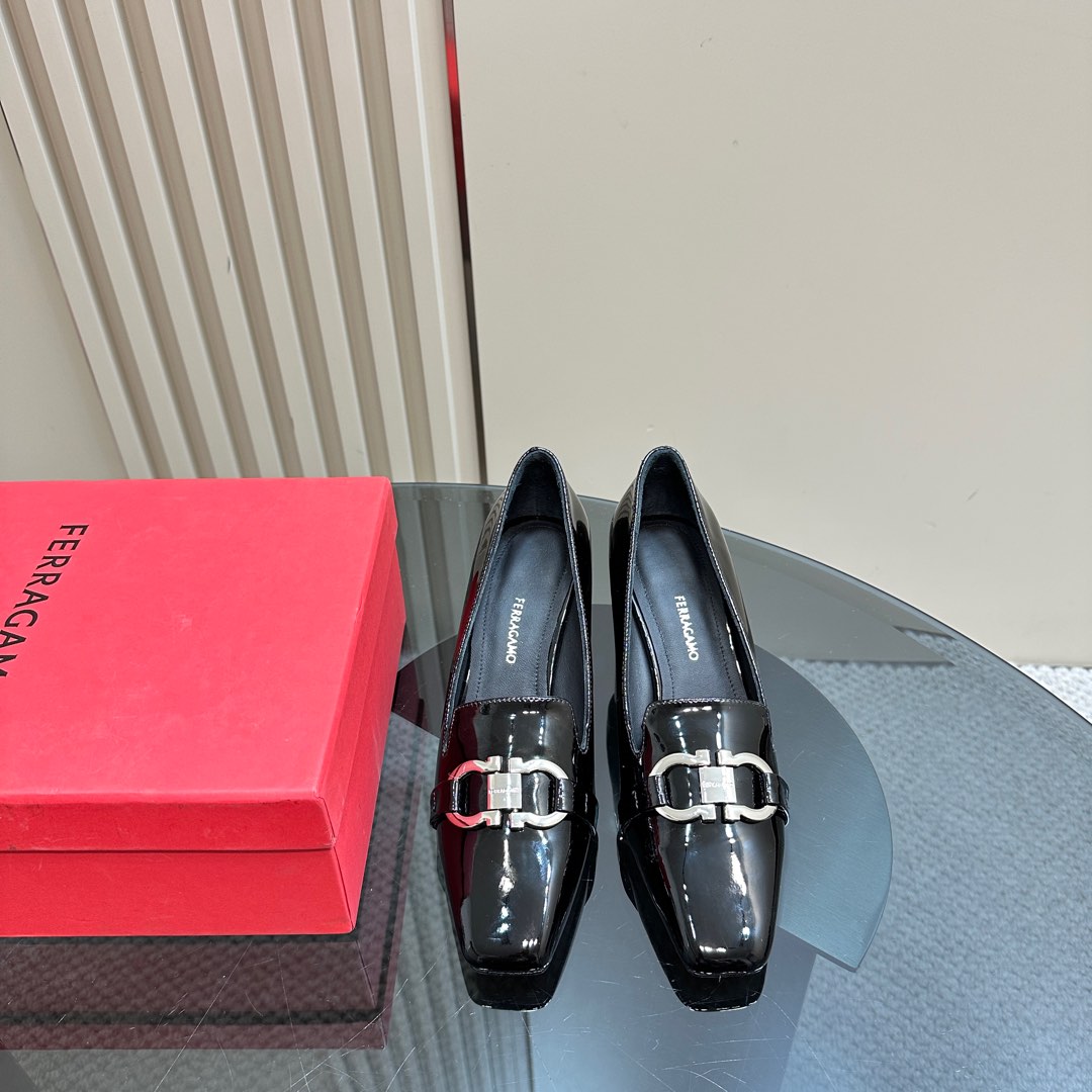 Ferragamo Pump With Gancini Ornament - EUR FASHION