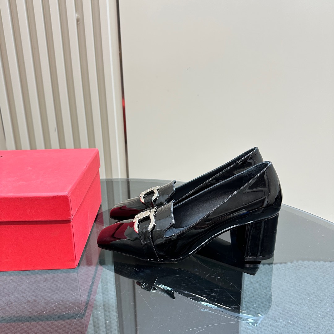 Ferragamo Pump With Gancini Ornament - EUR FASHION