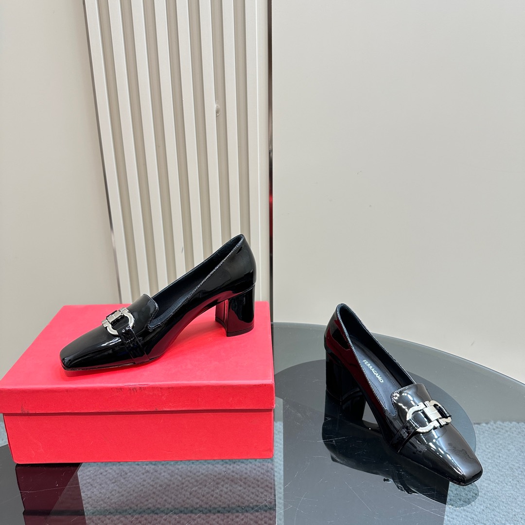 Ferragamo Pump With Gancini Ornament - EUR FASHION