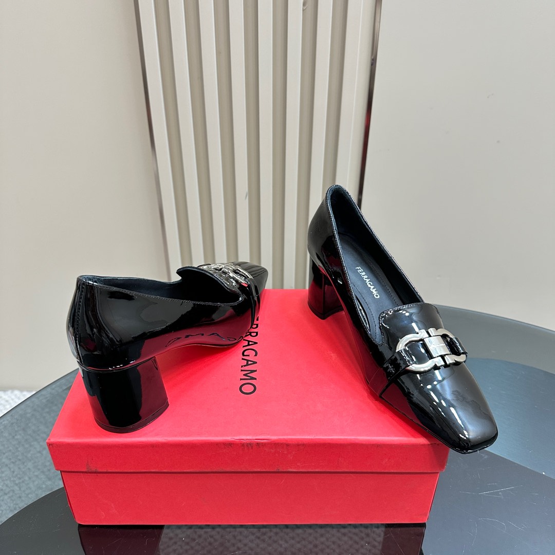 Ferragamo Pump With Gancini Ornament - EUR FASHION