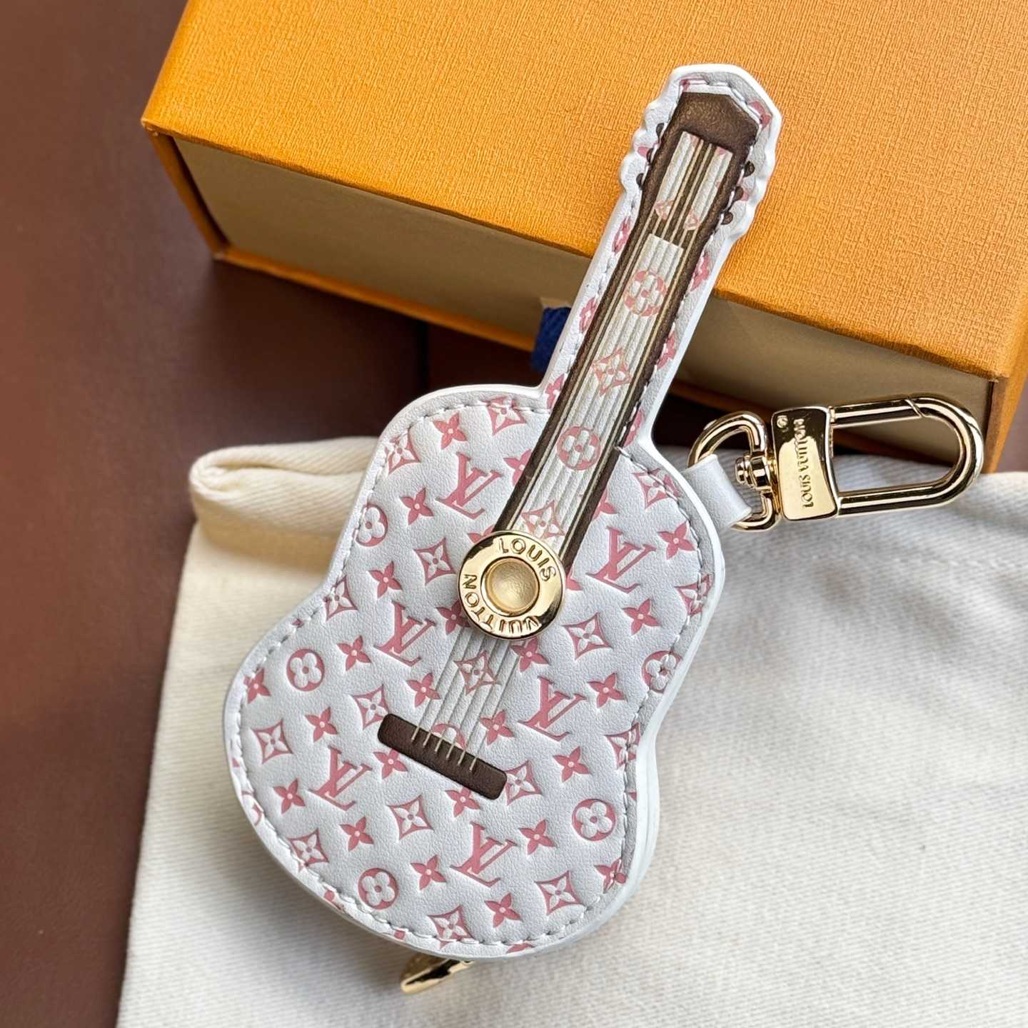 Louis Vuitton Guitar Pouch Bag Charm   M02032 - EUR FASHION