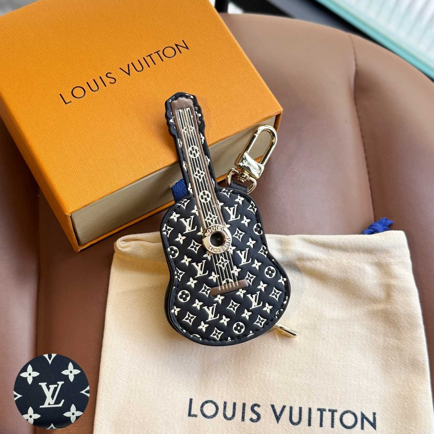 Louis Vuitton Guitar Pouch Bag Charm   M02032 - EUR FASHION