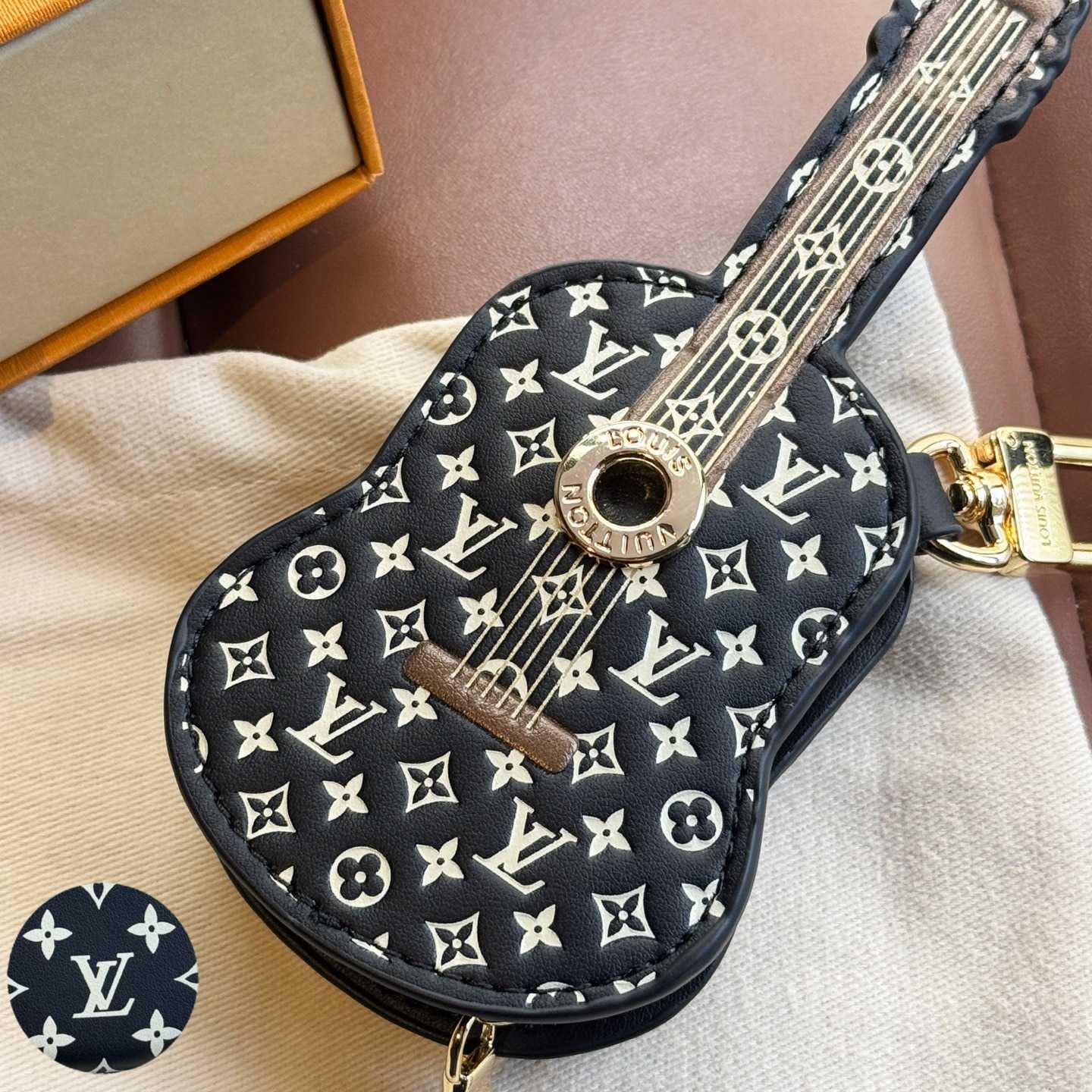 Louis Vuitton Guitar Pouch Bag Charm   M02032 - EUR FASHION