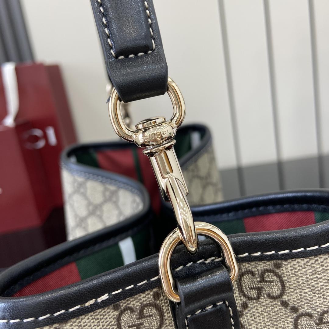 Gucci GG Emblem Small Shoulder Bag - EUR FASHION