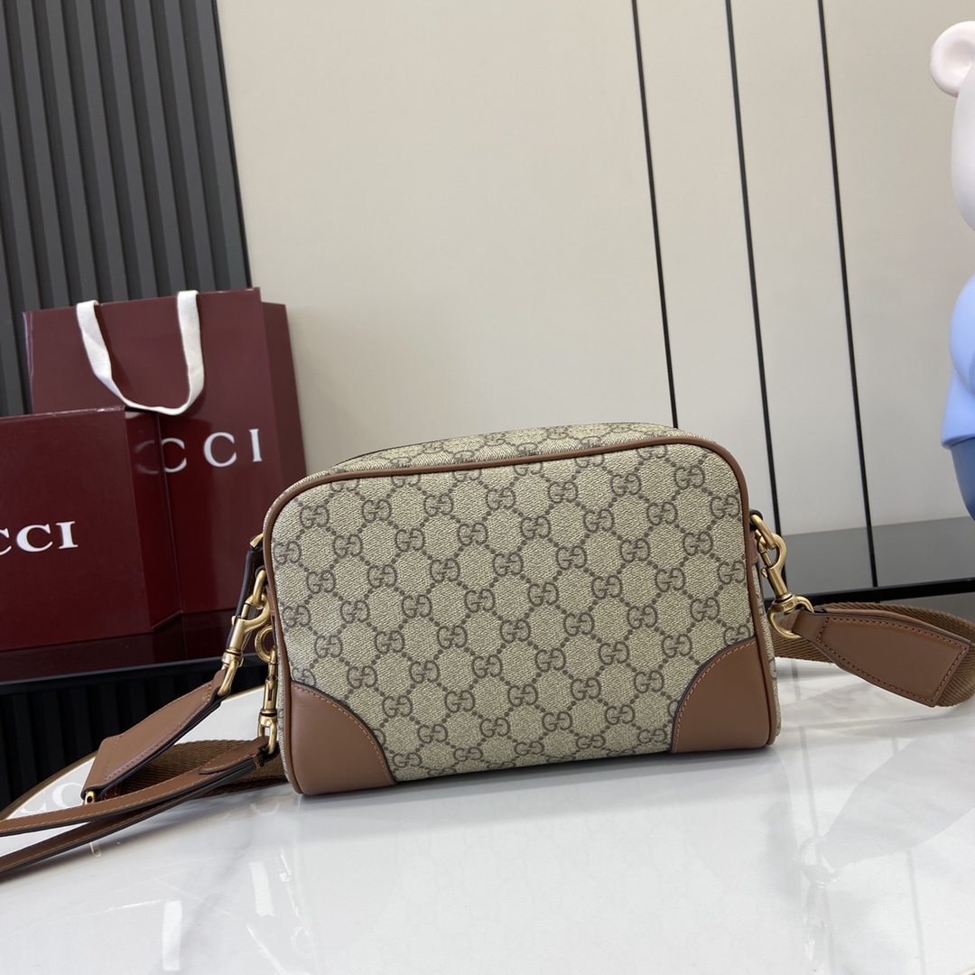 Gucci GG Emblem Small Crossbody Bag - EUR FASHION