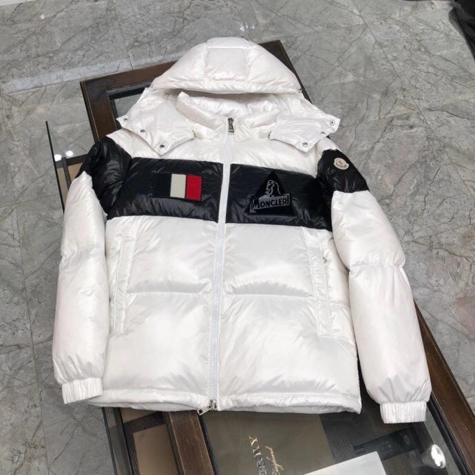 Moncler Logo Patch Padded Jacket - EUR FASHION