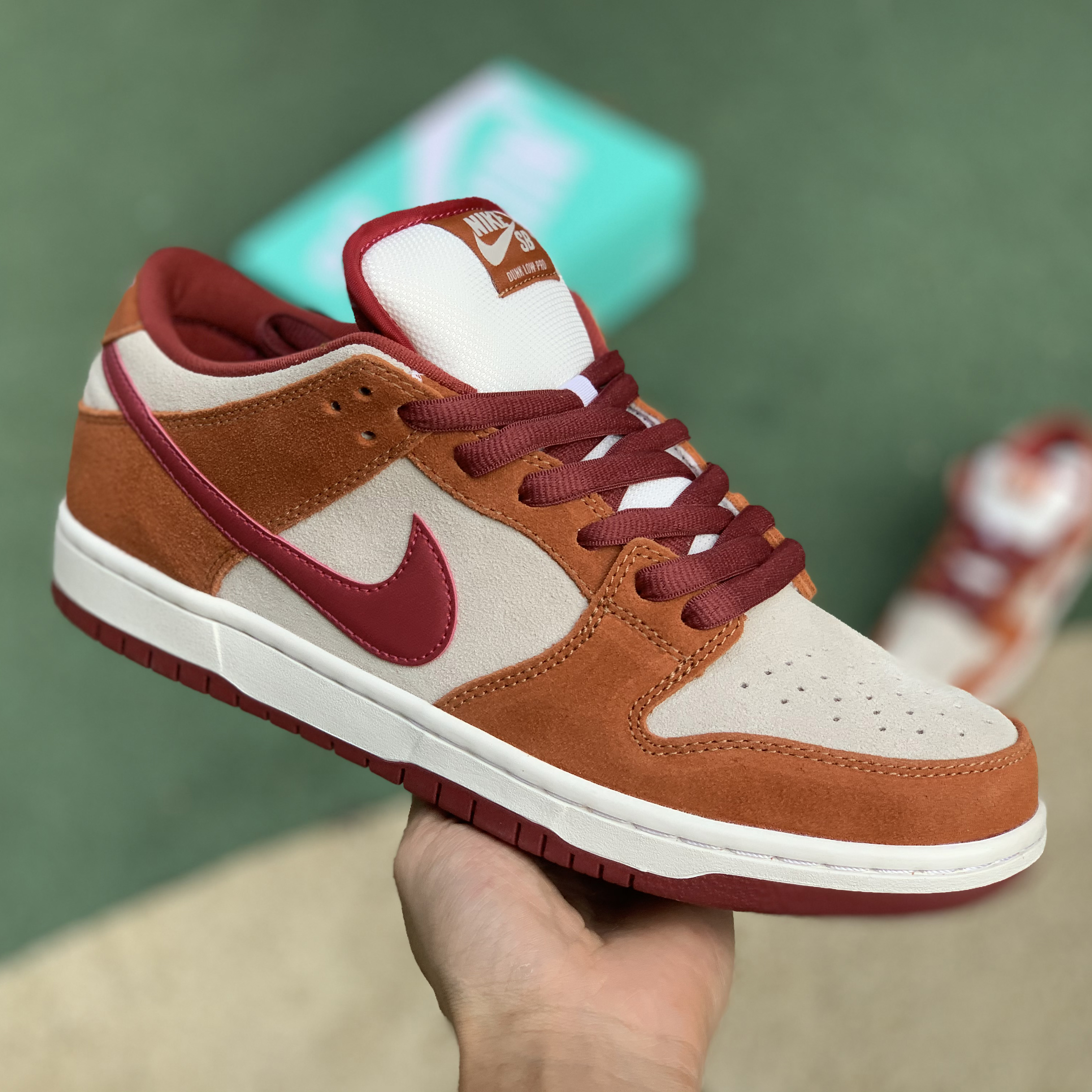 Nike  SB Dunk Low Pro Dark Russet Cedar White BQ6817-202 - EUR FASHION