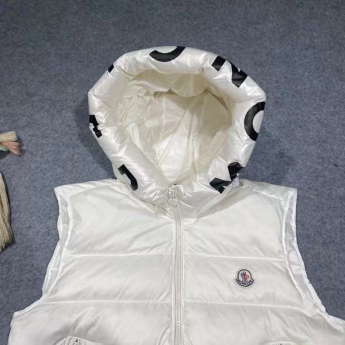 Moncler Vest In black - EUR FASHION