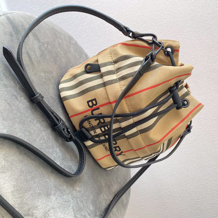 Burberry Shoulder Bag (Size 18*19.5*14cm) - EUR FASHION