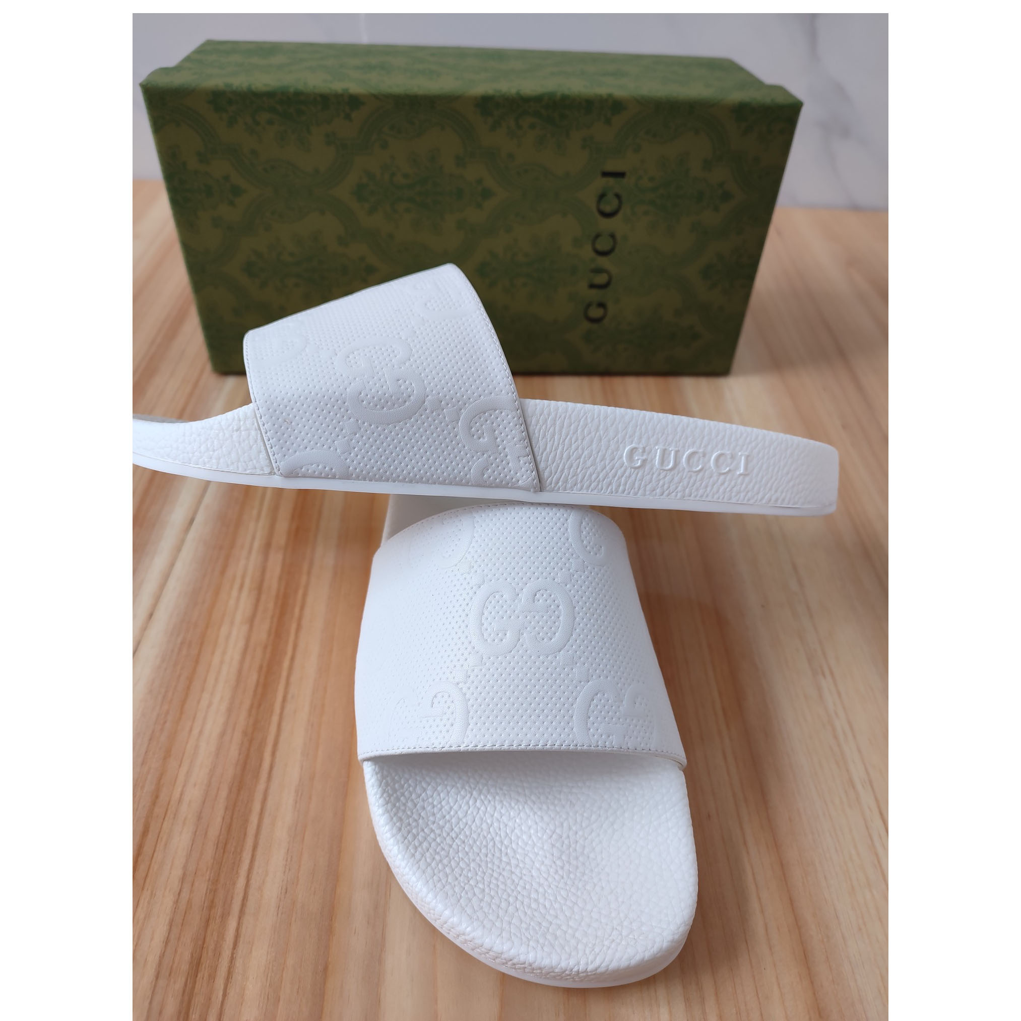 Gucci Logo Rubber Slide Sandal In White - EUR FASHION