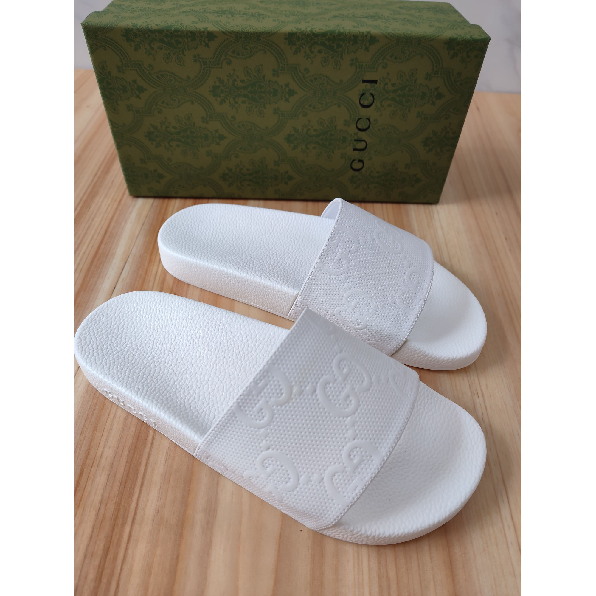 Gucci Logo Rubber Slide Sandal In White - EUR FASHION