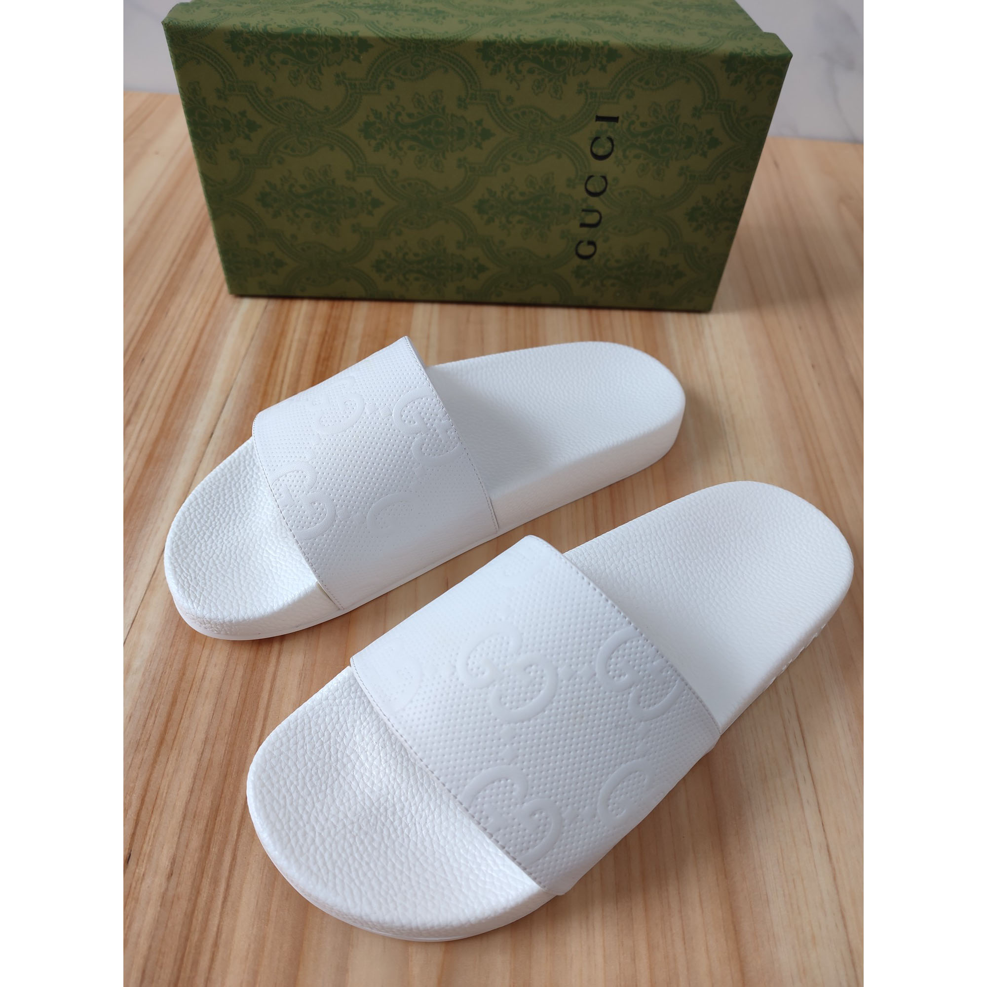 Gucci Logo Rubber Slide Sandal In White - EUR FASHION