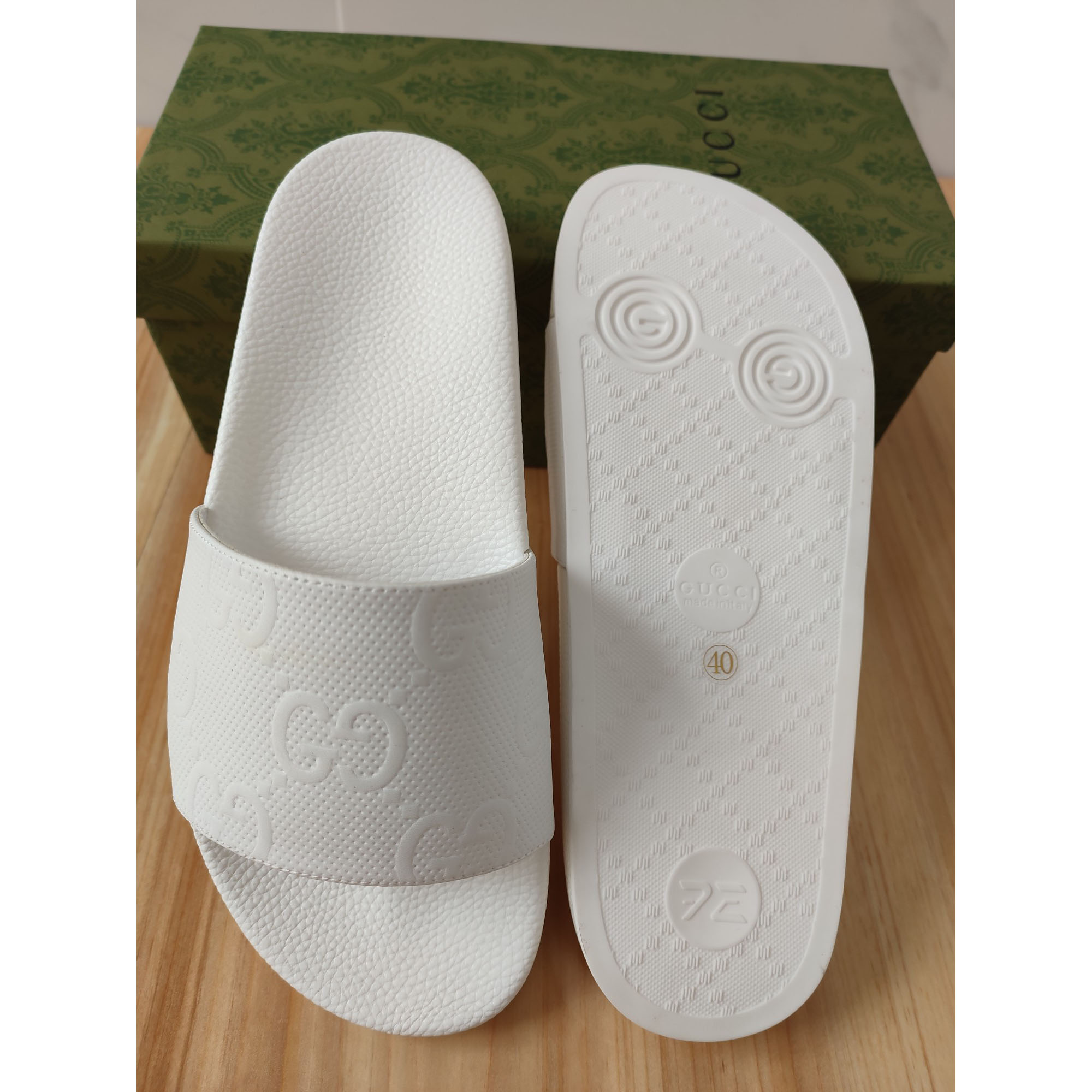 Gucci Logo Rubber Slide Sandal In White - EUR FASHION