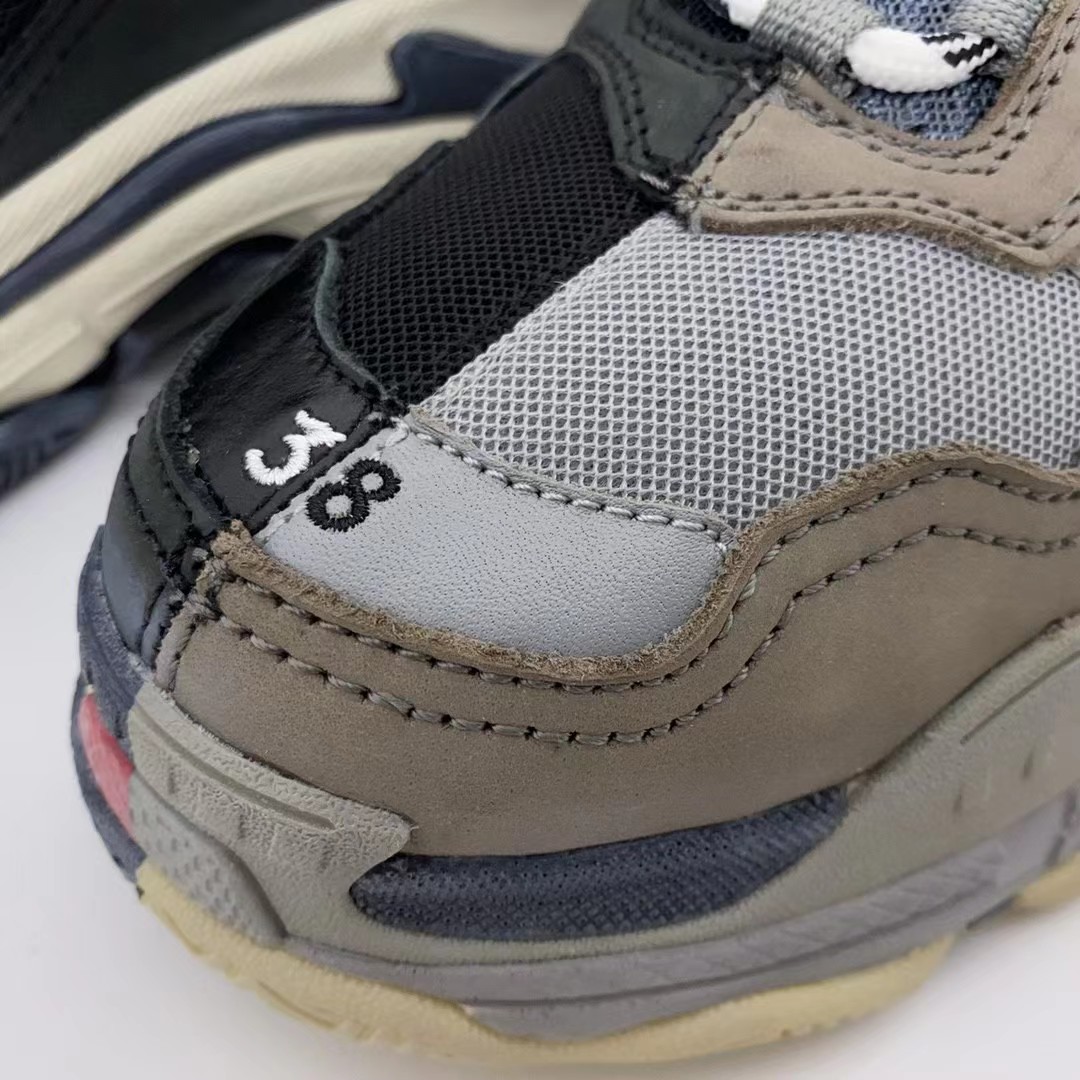 Balenciaga Triple S Sneaker  - EUR FASHION