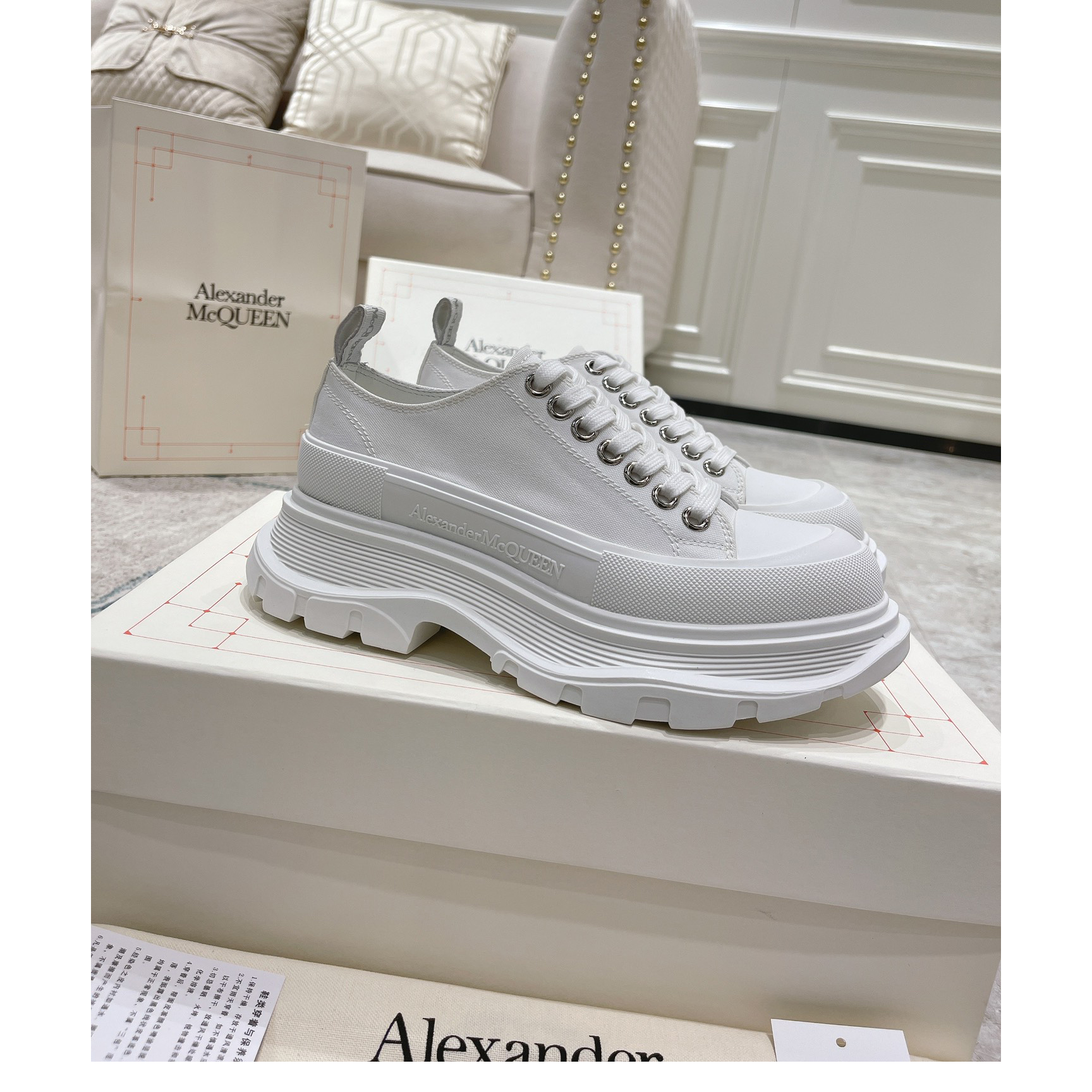 Alexander Mqueen Tread Slick Platform Low Sneakers - EUR FASHION