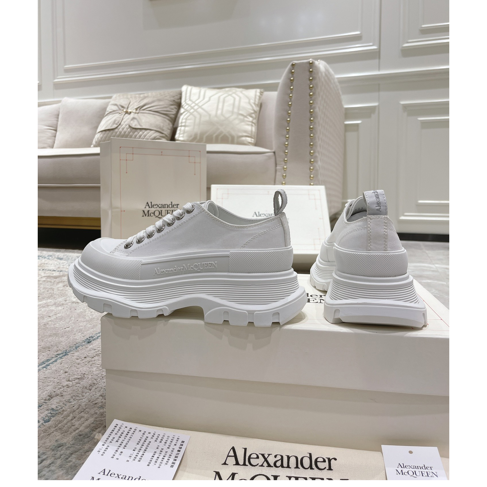 Alexander Mqueen Tread Slick Platform Low Sneakers - EUR FASHION