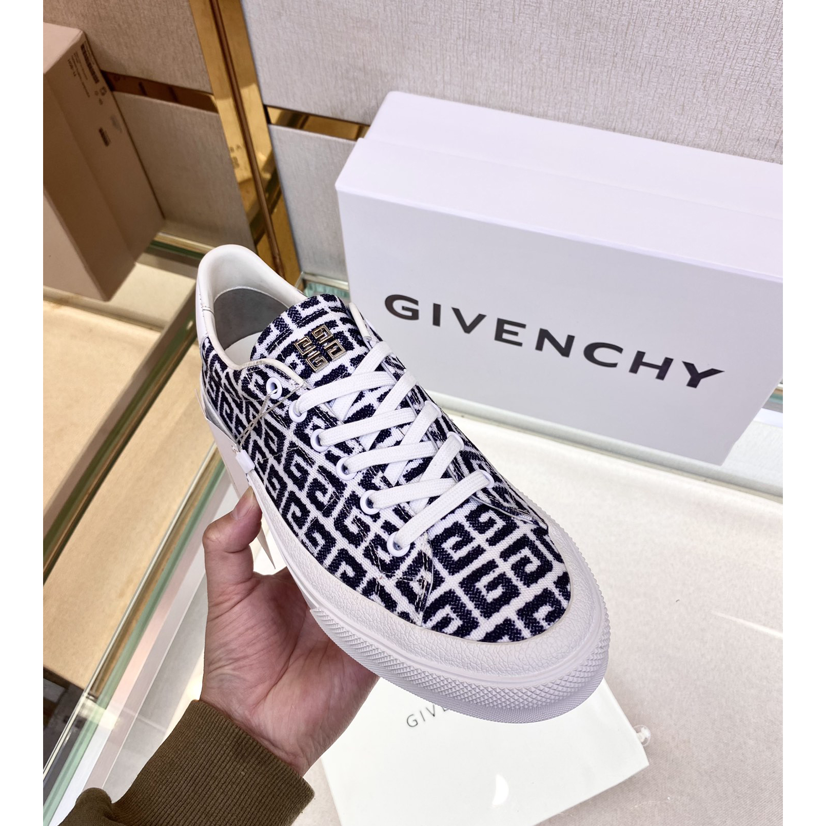 Givenchy Logo Print Low-Top Sneakers - EUR FASHION