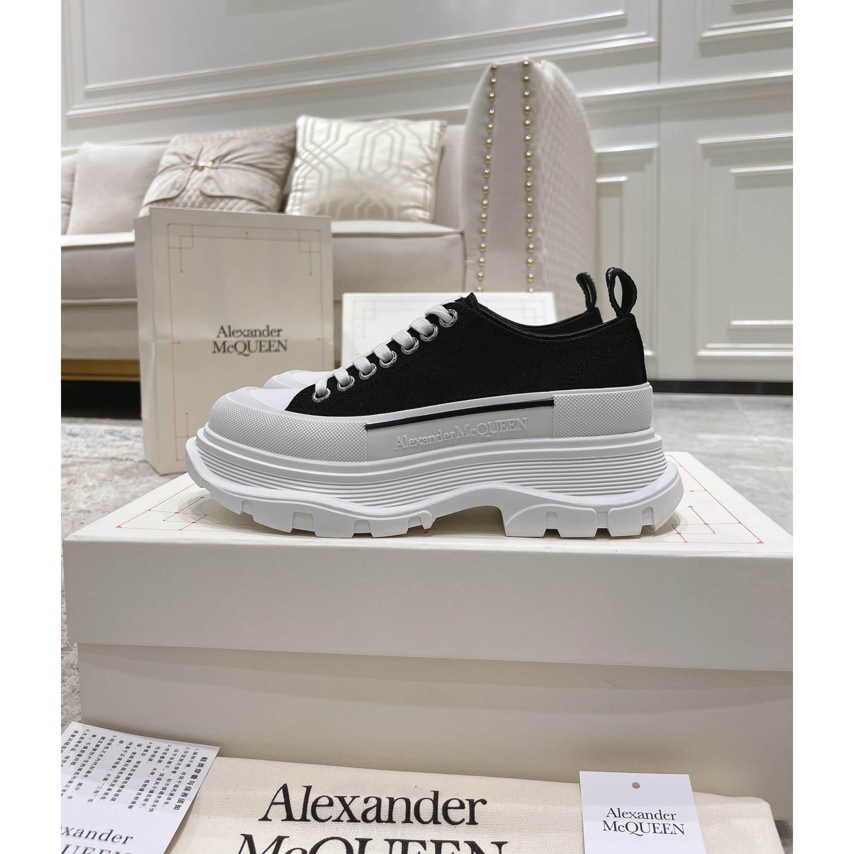 Alexander Mqueen Tread Slick Platform Low Sneakers - EUR FASHION