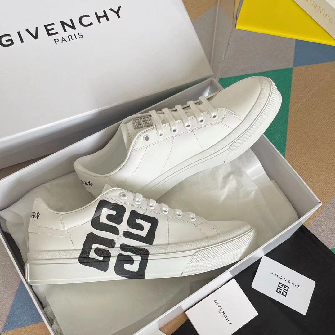 Givenchy Logo Print Low-Top Sneakers - EUR FASHION