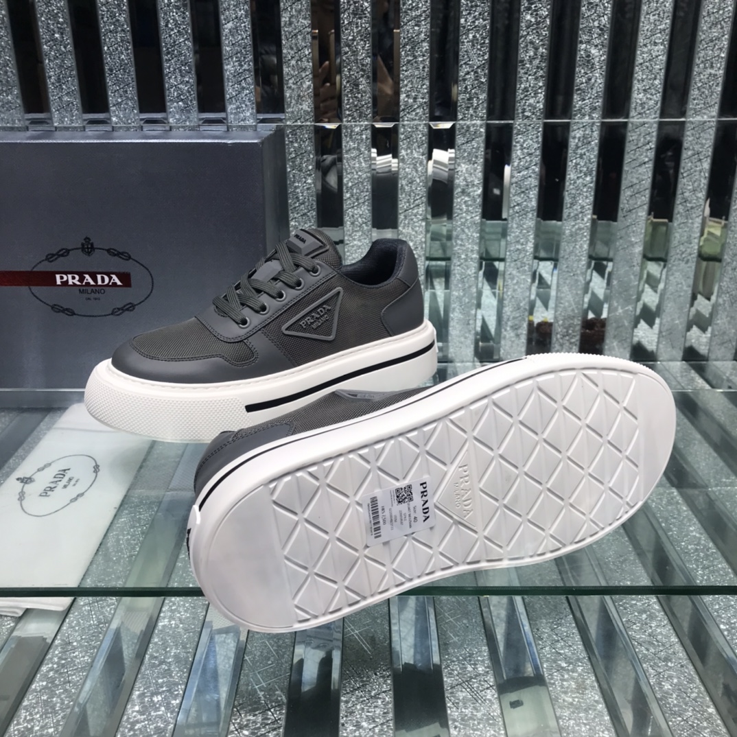 Prada Logo Sneakers In Black - EUR FASHION