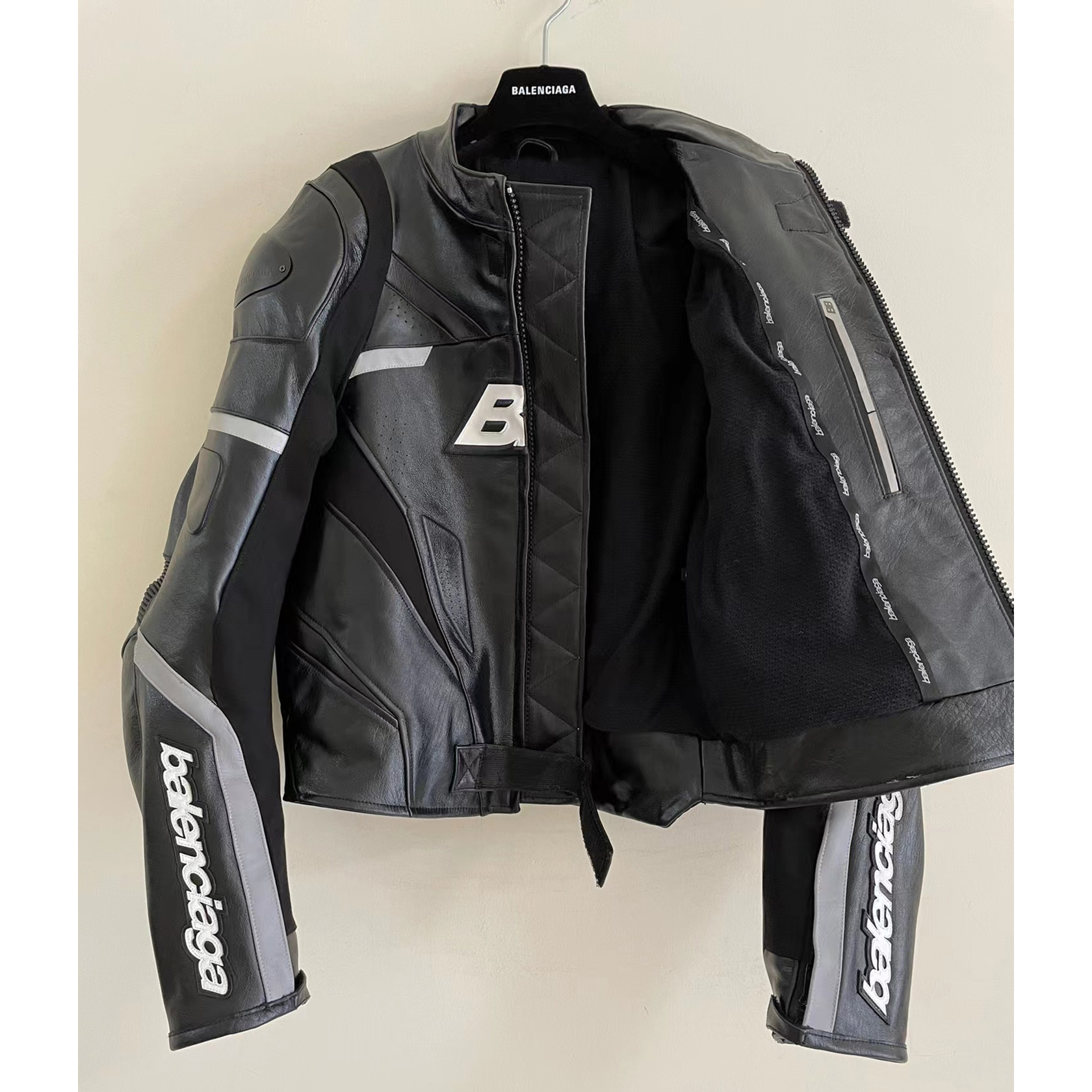 Balenciaga  Jacket In Black - EUR FASHION