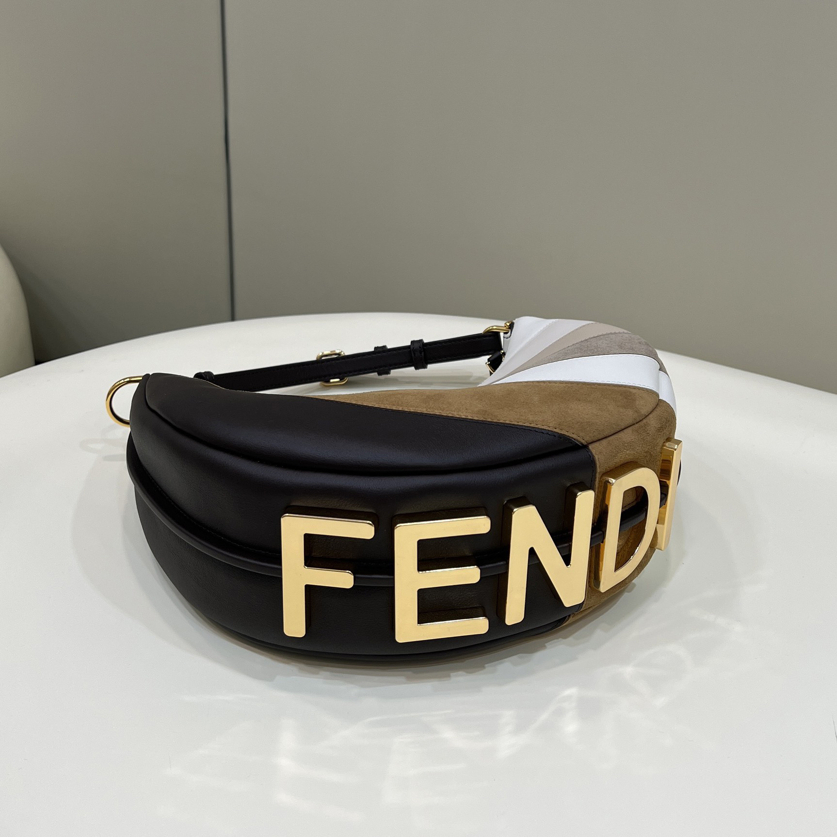 Fendi Graphy  Leather Bag(29*24.5*10cm) - EUR FASHION