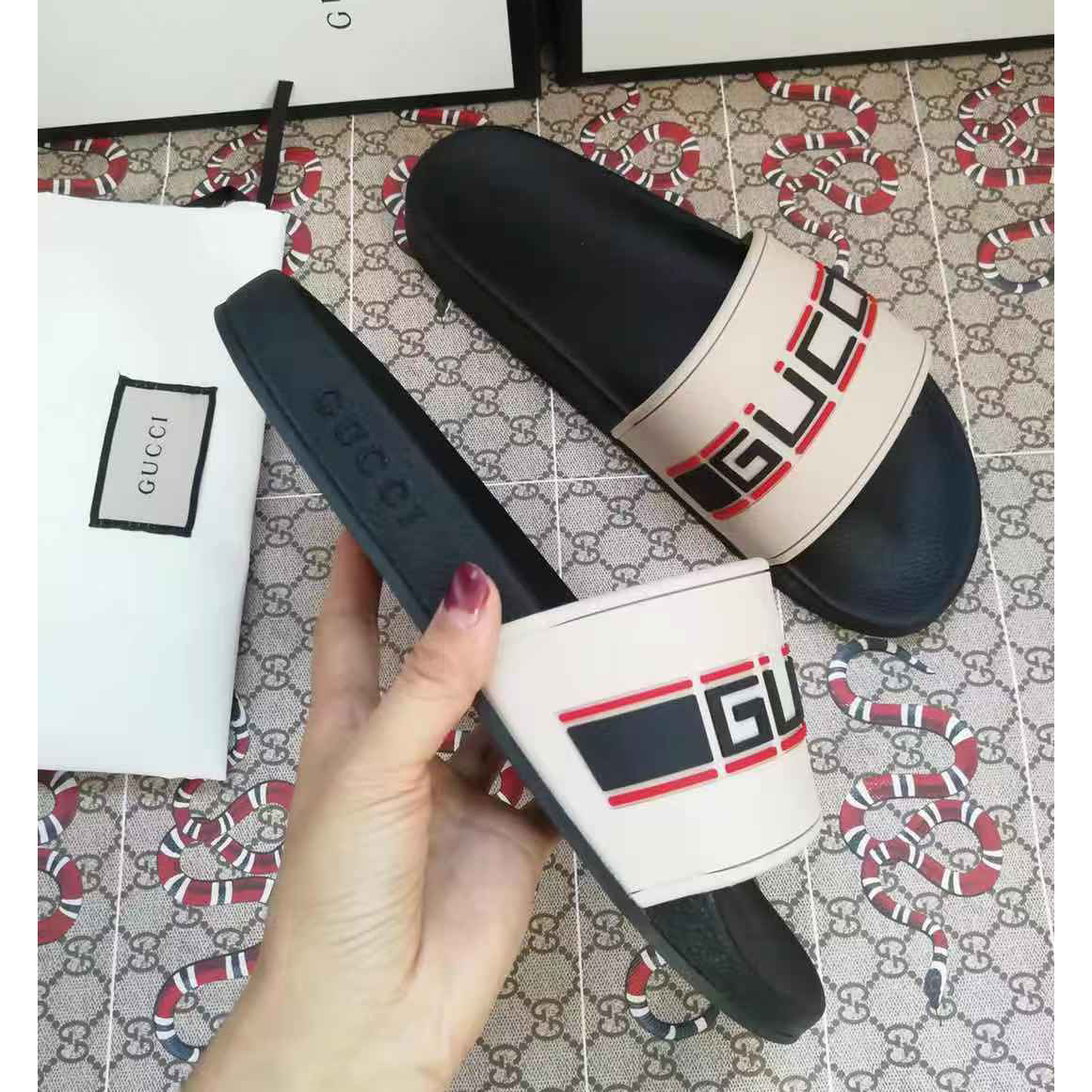 Gucci Logo Slide Sandal - EUR FASHION