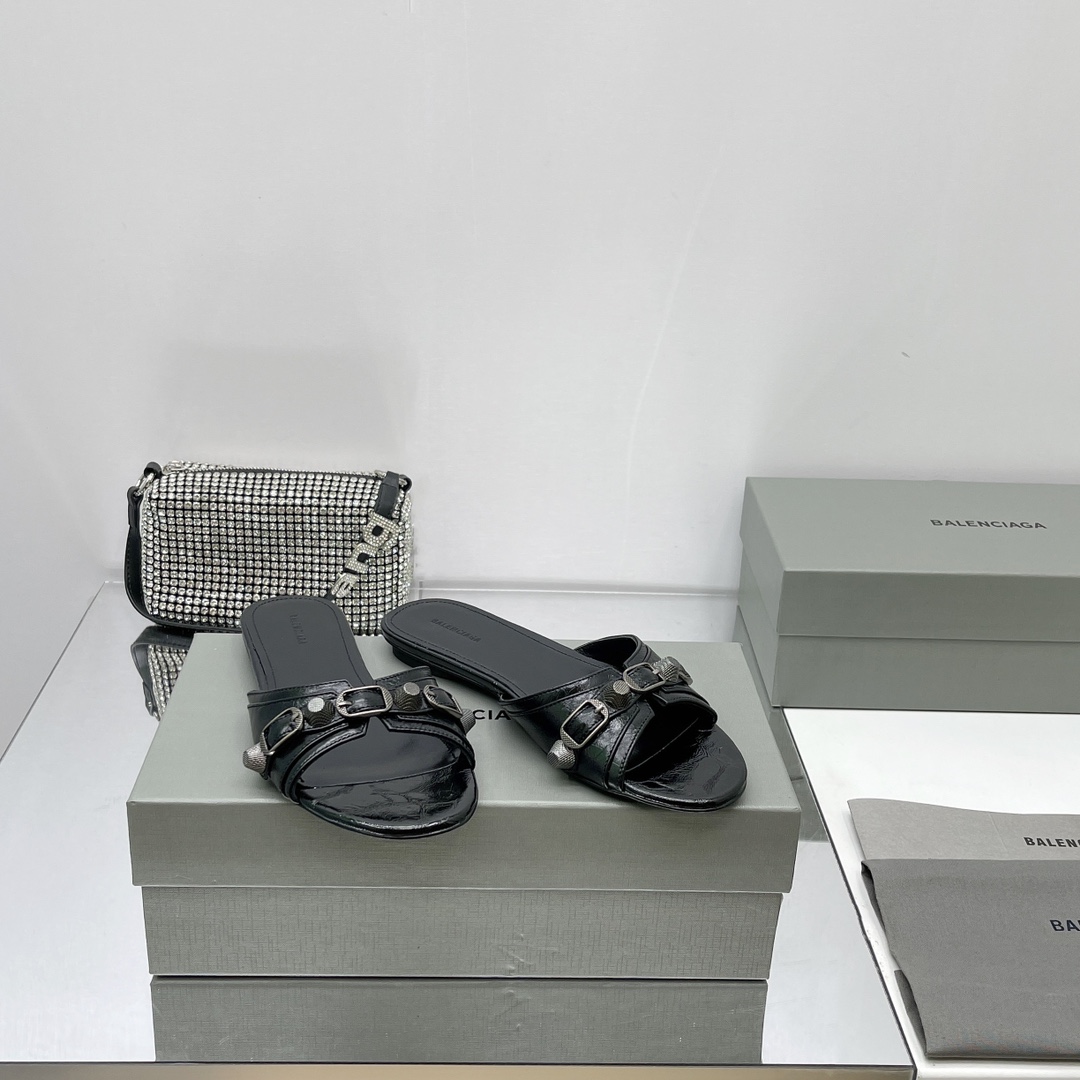 Balenciaga Cagole Sandal In Black Arena Lambskin - EUR FASHION