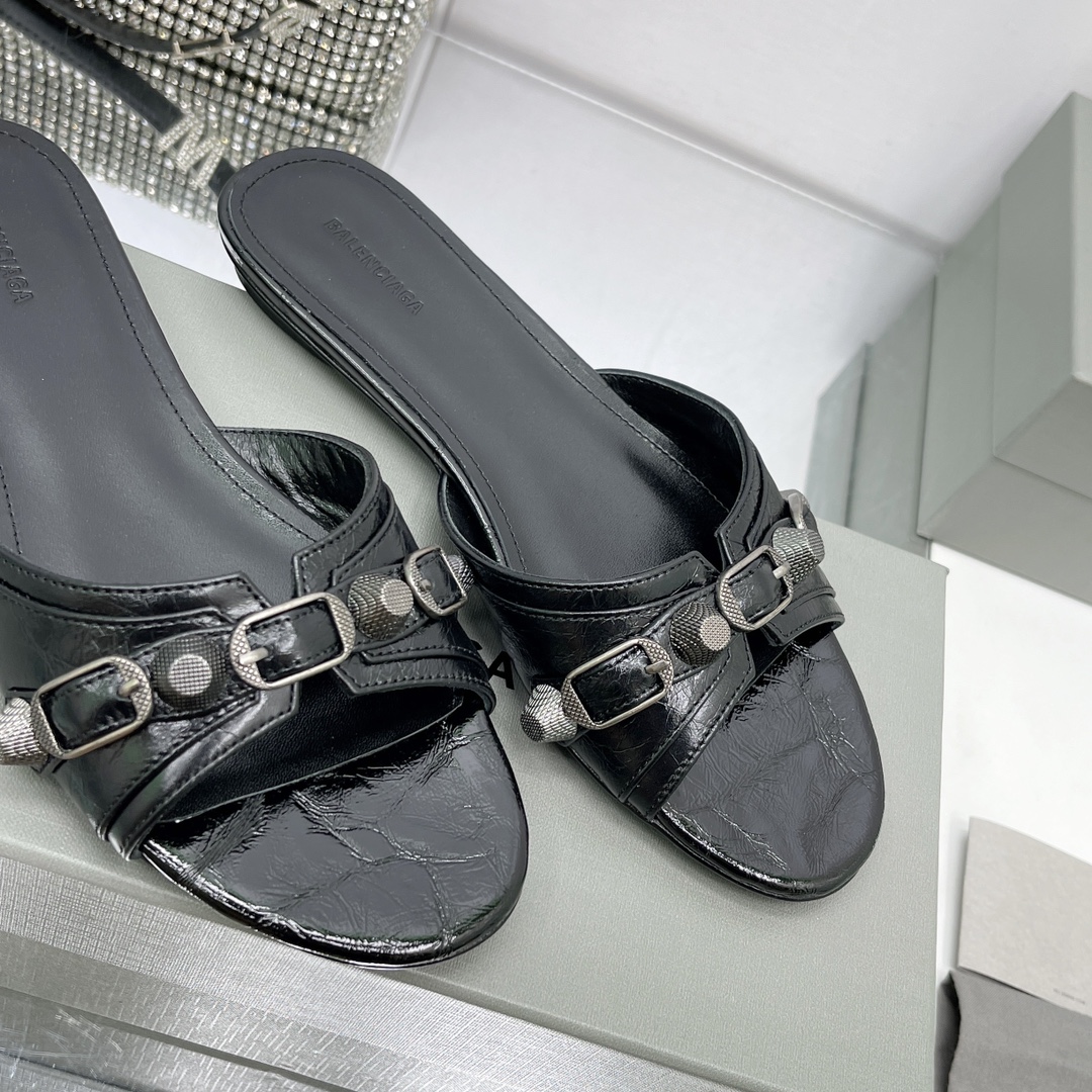 Balenciaga Cagole Sandal In Black Arena Lambskin - EUR FASHION