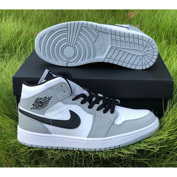 Air Jordan 1 Mid “Light Smoke Grey” Sneaker - EUR FASHION