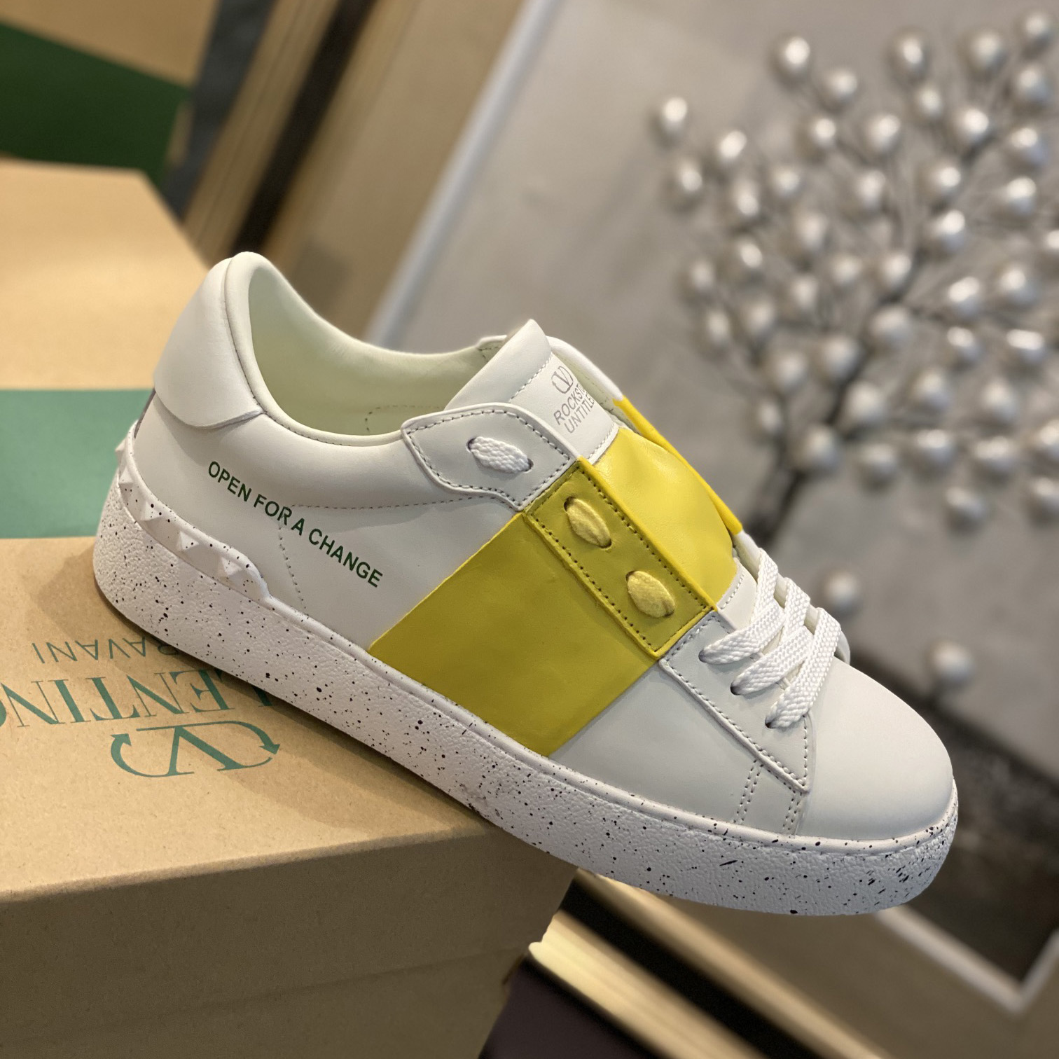 Valenti Open For A Change Sneaker In Bio-Based Material In White/Lemon Cream - EUR FASHION