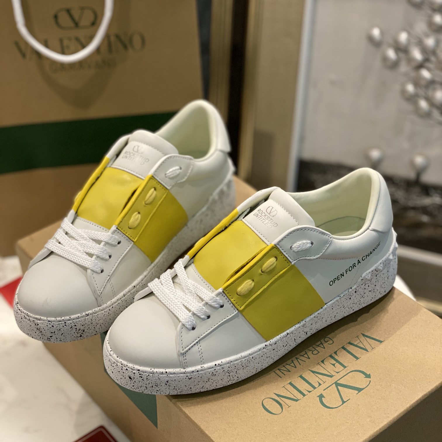 Valenti Open For A Change Sneaker In Bio-Based Material In White/Lemon Cream - EUR FASHION