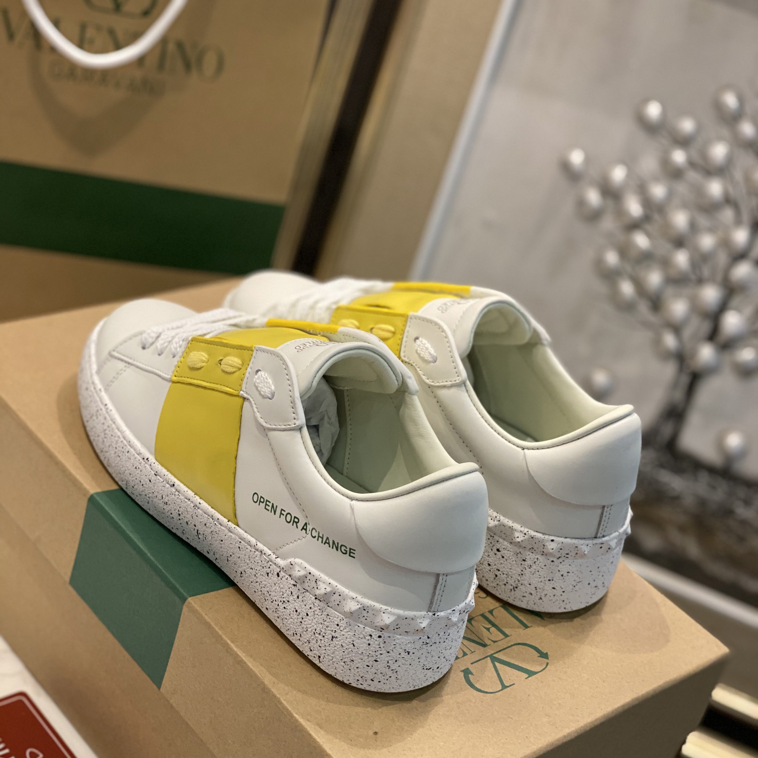 Valenti Open For A Change Sneaker In Bio-Based Material In White/Lemon Cream - EUR FASHION