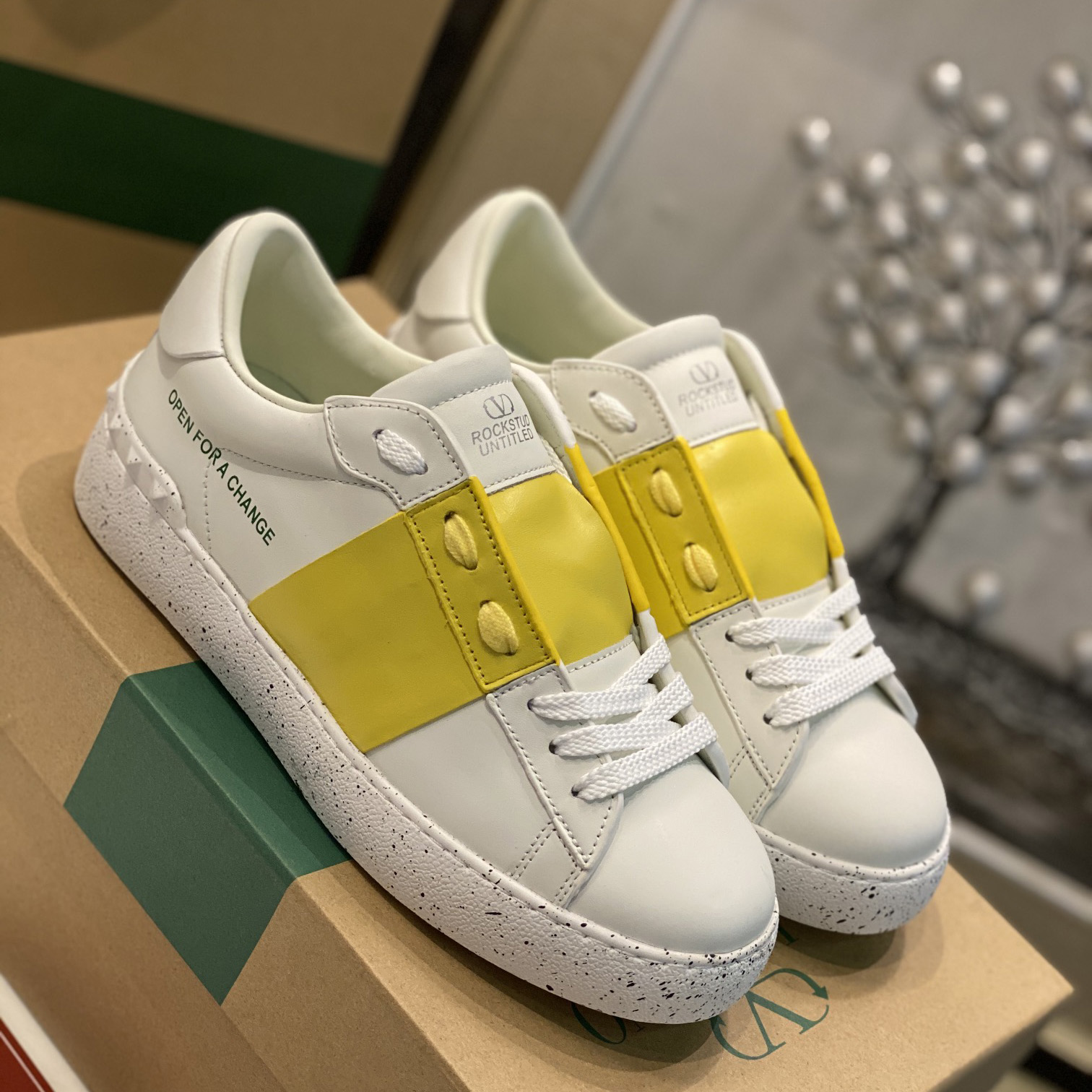 Valenti Open For A Change Sneaker In Bio-Based Material In White/Lemon Cream - EUR FASHION