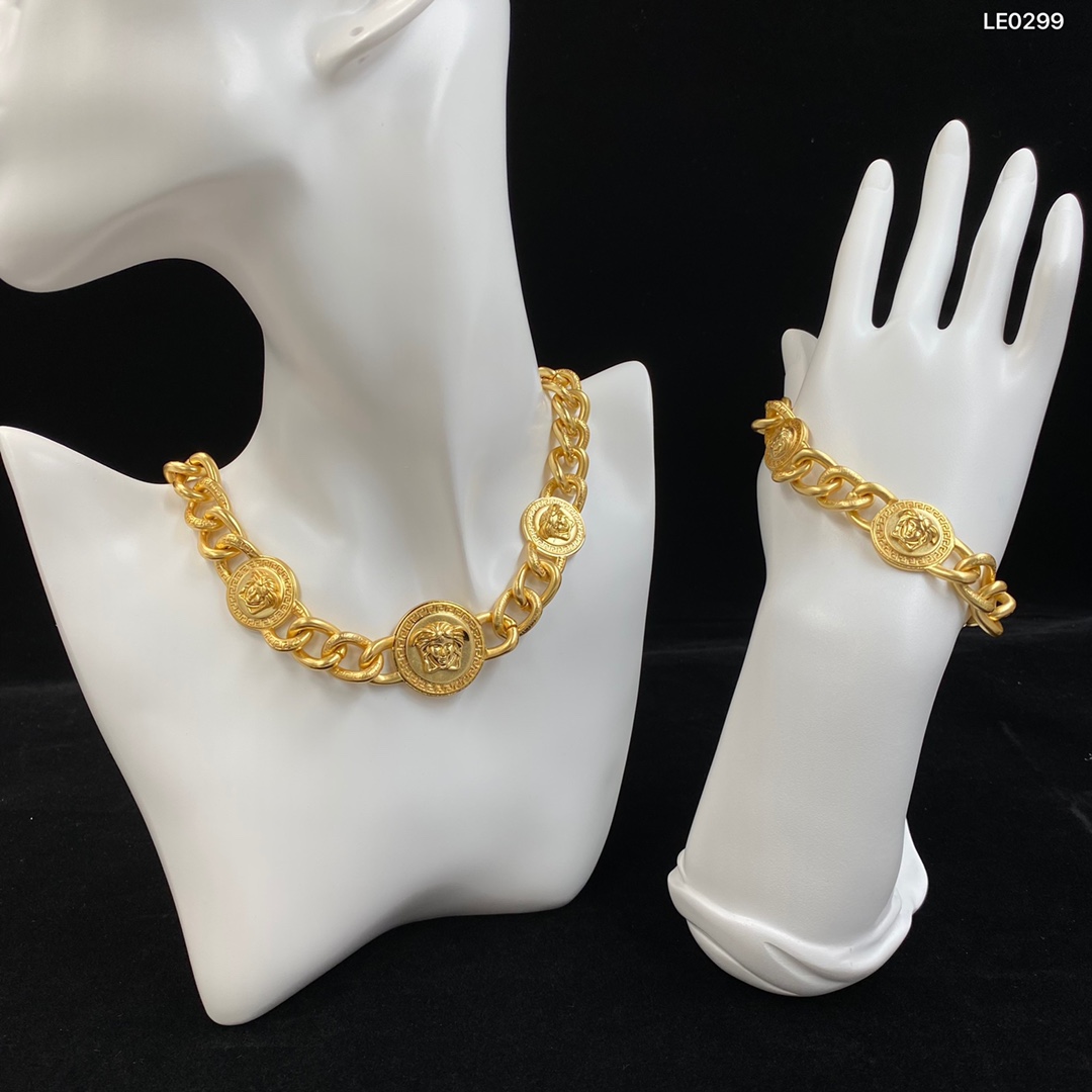 Versace Medusa Bracelet - EUR FASHION